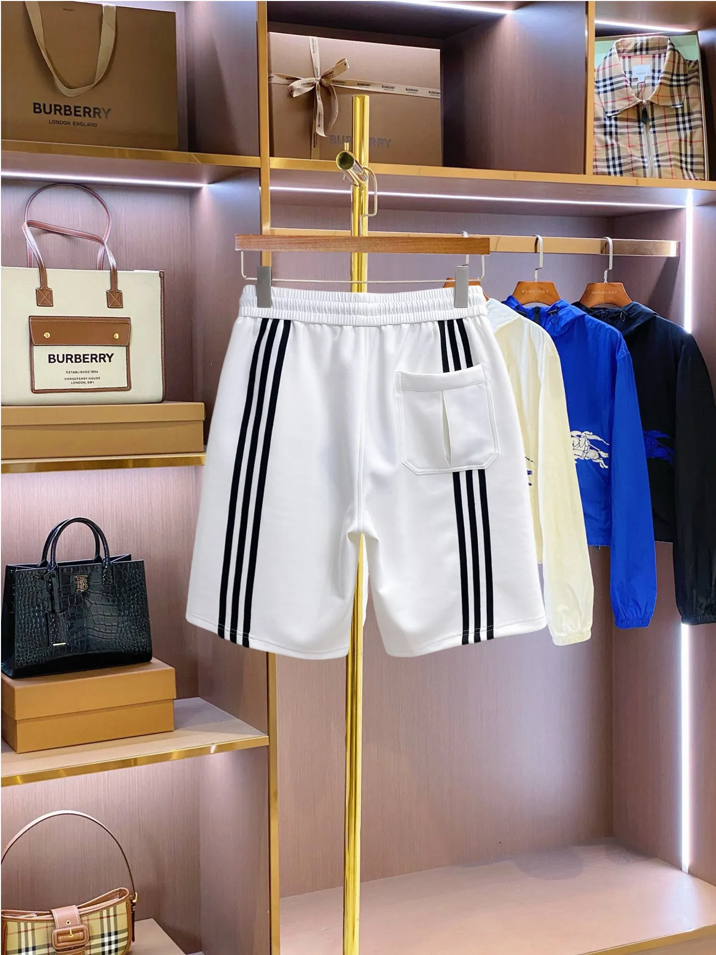 Y 3 Complete three standards 2026 summer New Arrival men's casual shorts, advanced custom-made Breathable fabric Breathable fabric with high elasticity and comfort, impeccable details, top-grade accessories, original logo design concept, delicate and soft feel! The upper body fit is awesome! Size: M-XXXL Please state your height and weight when ordering