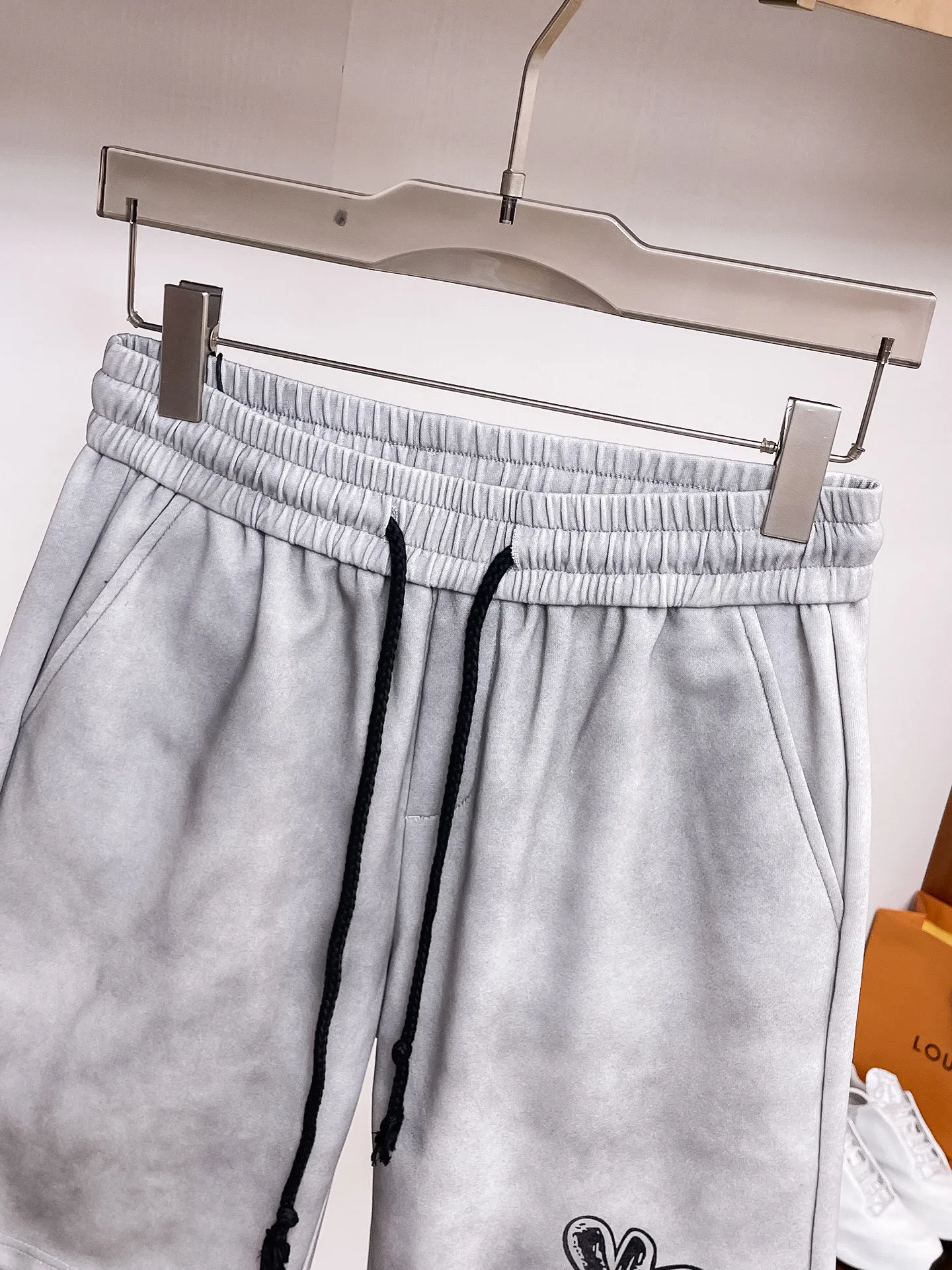 Y 3 Complete three standards 2026 summer New Arrival men's casual shorts, advanced custom-made Breathable fabric Breathable fabric with high elasticity and comfort, impeccable details, top-grade accessories, original logo design concept, delicate and soft feel! The upper body fit is awesome! Size: M-XXXL Please state your height and weight when ordering