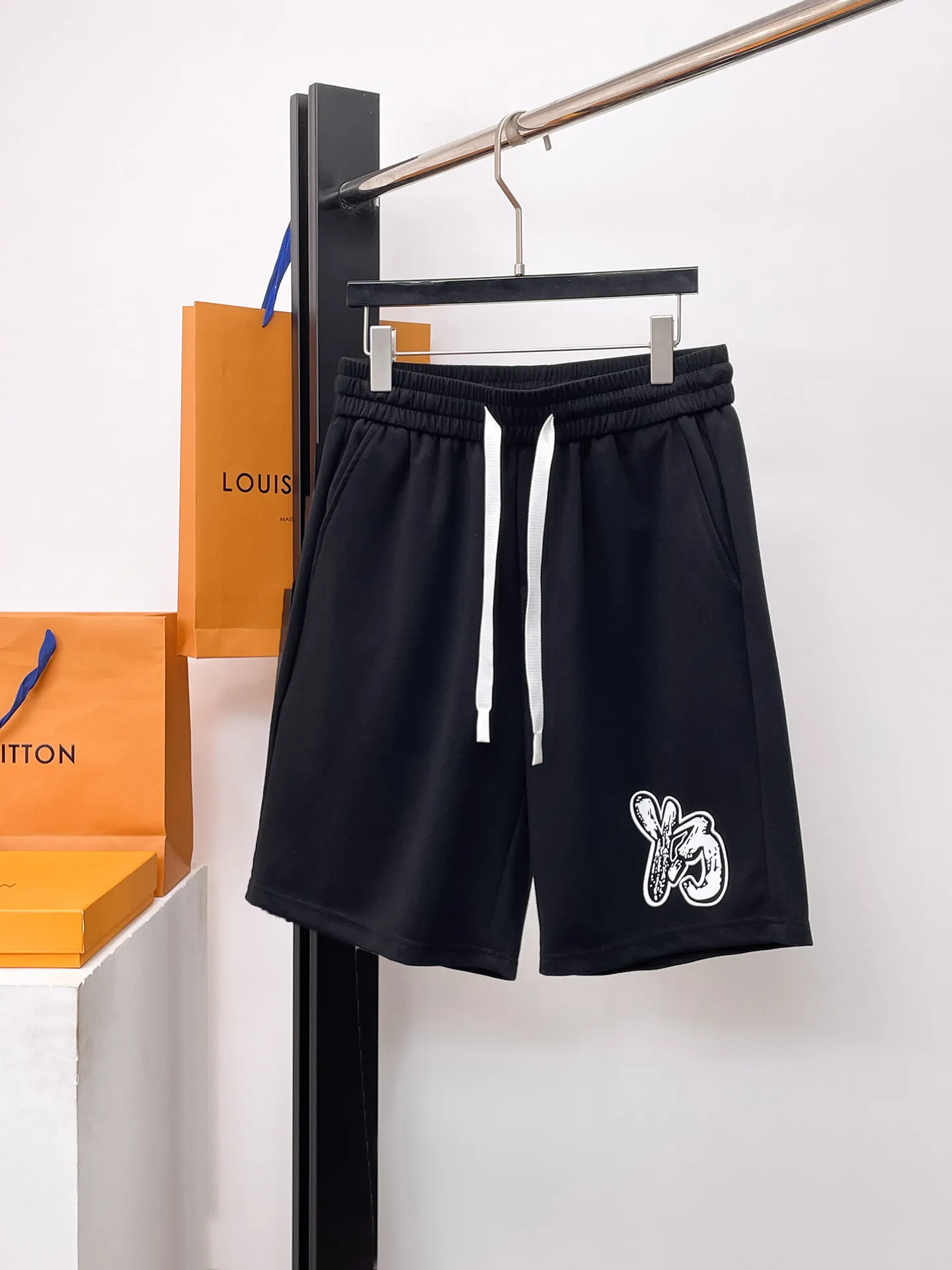 Y 3 Complete three standards 2026 summer New Arrival men's casual shorts, advanced custom-made Breathable fabric Breathable fabric with high elasticity and comfort, impeccable details, top-grade accessories, original logo design concept, delicate and soft feel! The upper body fit is awesome! Size: M-XXXL Please state your height and weight when ordering