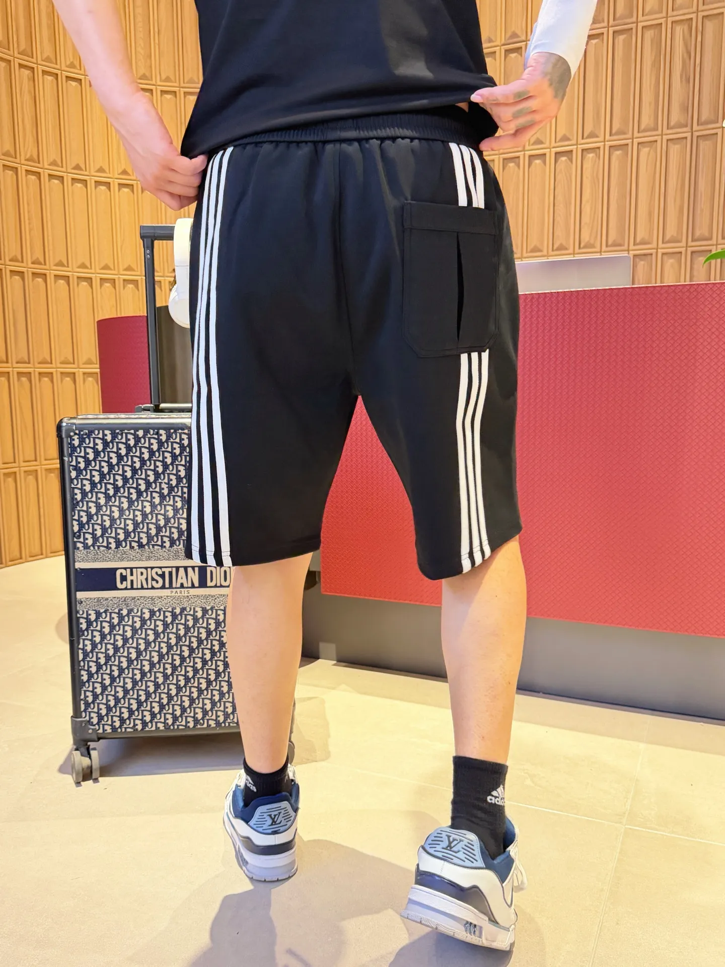 Y 3 Complete three standards 2026 summer New Arrival men's casual shorts, advanced custom-made Breathable fabric Breathable fabric with high elasticity and comfort, impeccable details, top-grade accessories, original logo design concept, delicate and soft feel! The upper body fit is awesome! Size: M-XXXL Please state your height and weight when ordering