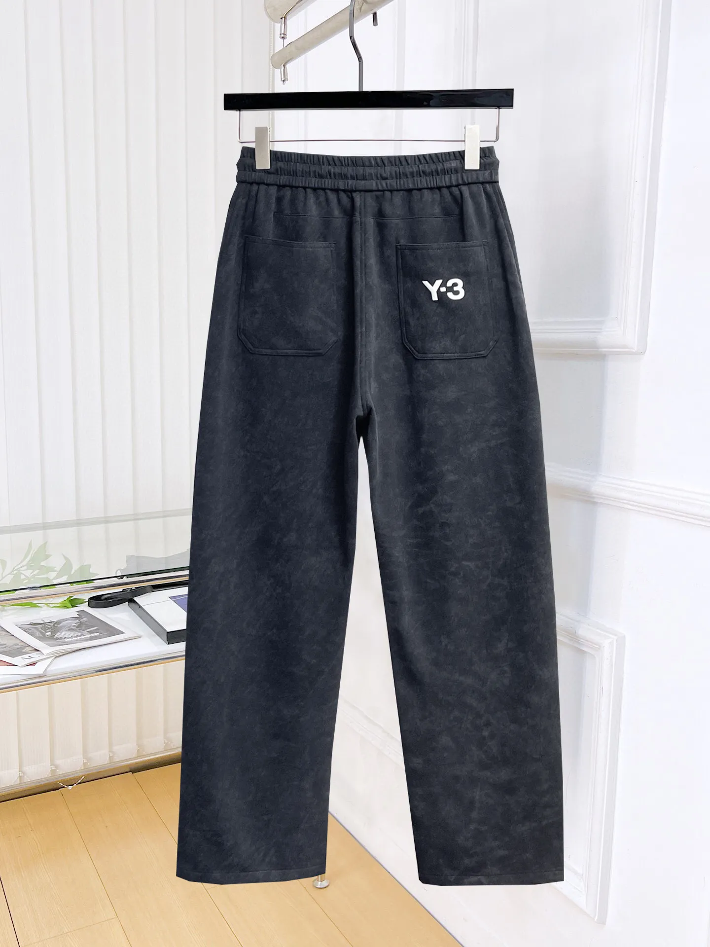 Y 3 🆕2026 Autumn and Winter New Arrival trousers and casual pants🎁 are on sale simultaneously on the official website. Brand Classic LOGO casual pants, customized fabrics, excellent comfort and strong touch. Highly recognisable, perfect appearance and craftsmanship. Size:M-3XL