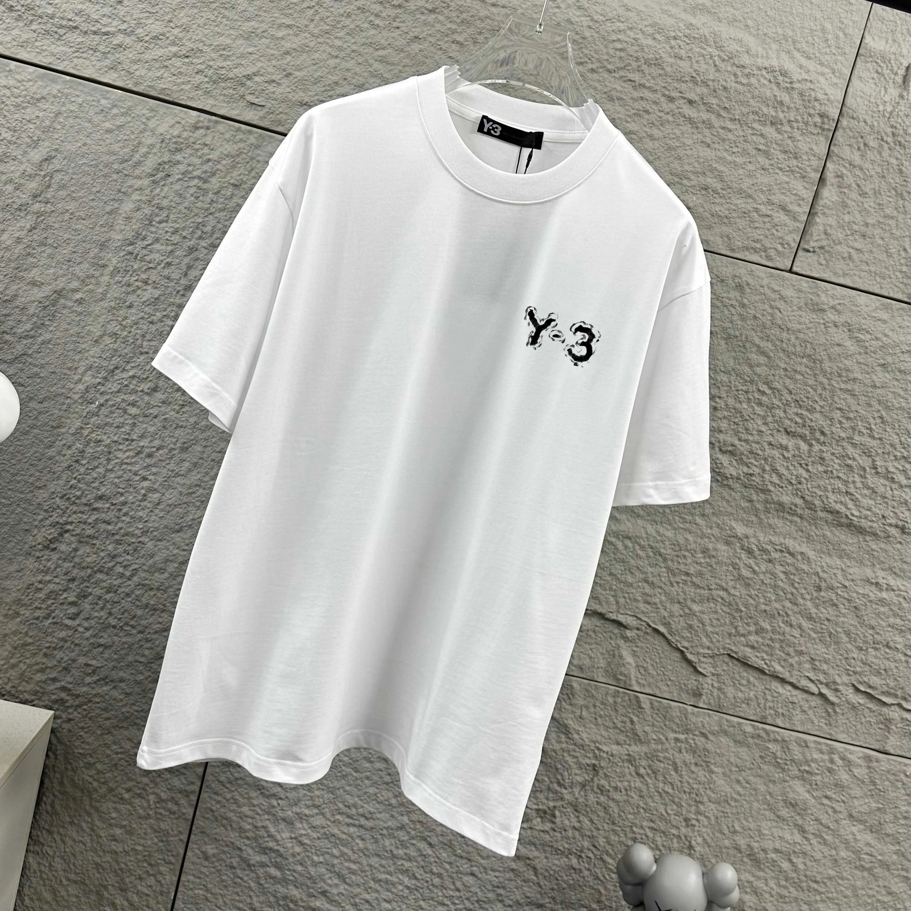 Y 3*Yamamoto*Yoji 2026 Spring and Summer New Arrival Simple signature letter heat transfer process Y-3 Customized double yarn plain cotton fabric Short-sleeved T-shirt Men and women Same Style Color: Black White Angora Red Size: S (90-130 pounds) M (120-150 pounds) L (140-165 pounds) XL (160-180 pounds) XXL (180 kilograms)