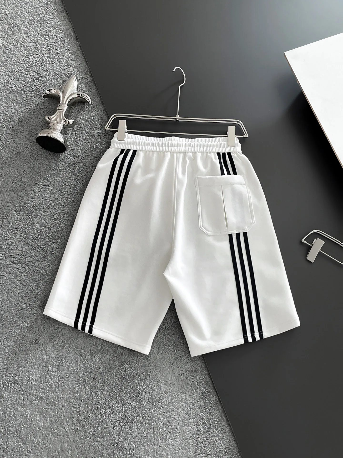 Y 3 Complete three standards 2026 summer New Arrival men's casual shorts, advanced custom-made Breathable fabric Breathable fabric with high elasticity and comfort, impeccable details, top-grade accessories, original logo design concept, delicate and soft feel! The upper body fit is awesome! Size: M-XXXL Please state your height and weight when ordering