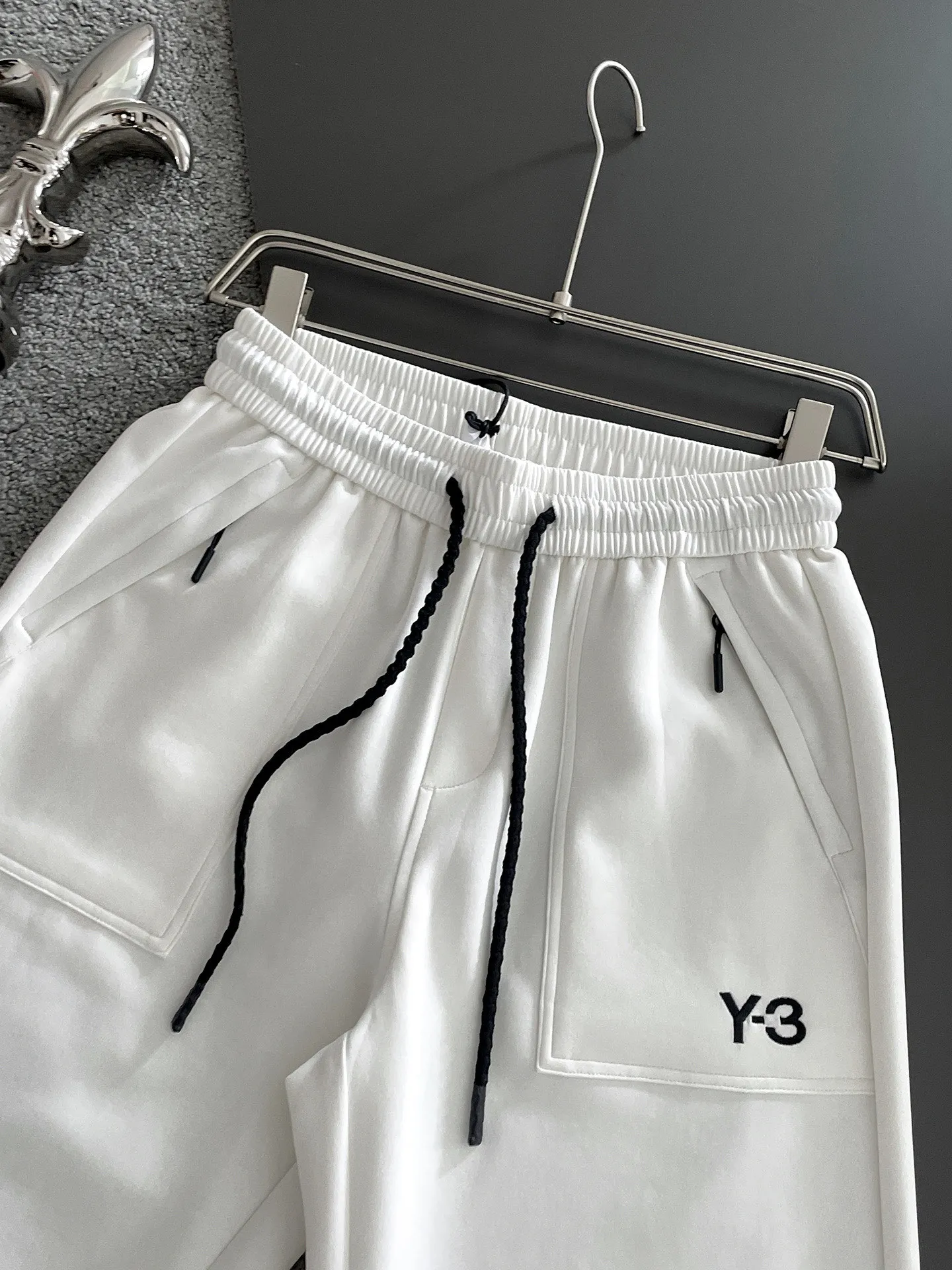 Y 3 Complete three standards 2026 summer New Arrival men's casual shorts, advanced custom-made Breathable fabric Breathable fabric with high elasticity and comfort, impeccable details, top-grade accessories, original logo design concept, delicate and soft feel! The upper body fit is awesome! Size: M-XXXL Please state your height and weight when ordering