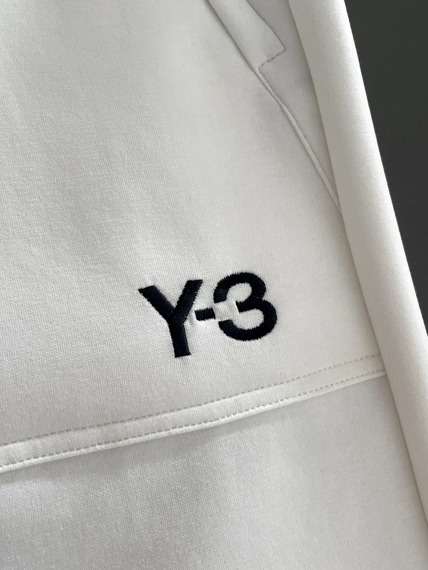 Y 3 Complete three standards 2026 summer New Arrival men's casual shorts, advanced custom-made Breathable fabric Breathable fabric with high elasticity and comfort, impeccable details, top-grade accessories, original logo design concept, delicate and soft feel! The upper body fit is awesome! Size: M-XXXL Please state your height and weight when ordering