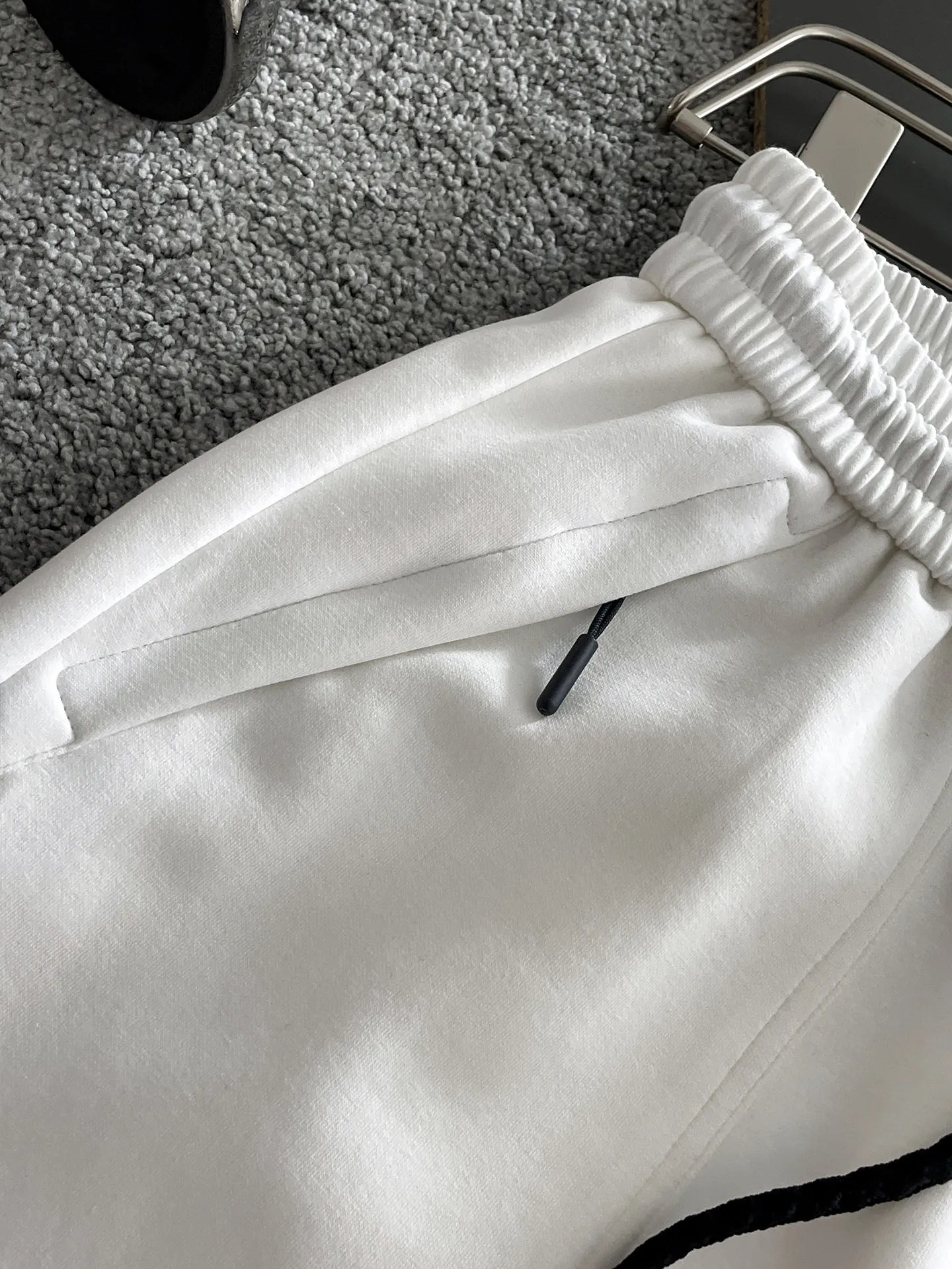Y 3 Complete three standards 2026 summer New Arrival men's casual shorts, advanced custom-made Breathable fabric Breathable fabric with high elasticity and comfort, impeccable details, top-grade accessories, original logo design concept, delicate and soft feel! The upper body fit is awesome! Size: M-XXXL Please state your height and weight when ordering