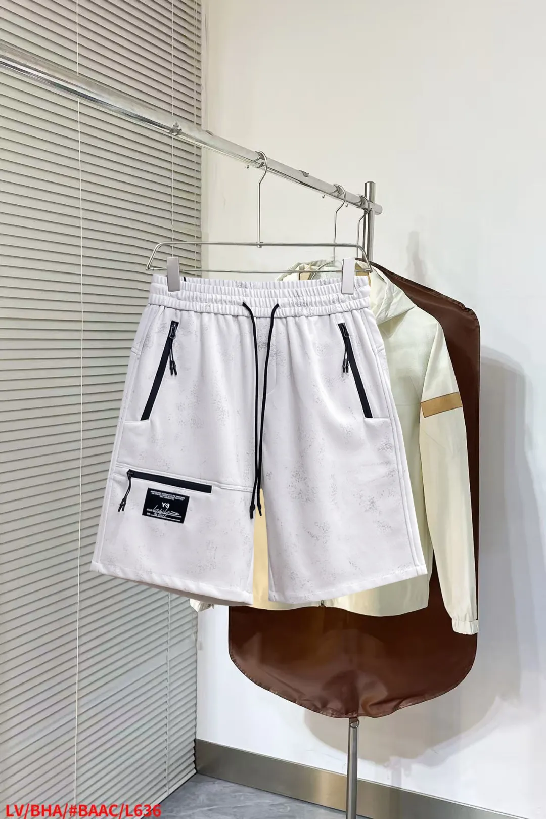 Y 3 Complete three standards 2026 summer New Arrival men's casual shorts, advanced custom-made Breathable fabric Breathable fabric with high elasticity and comfort, impeccable details, top-grade accessories, original logo design concept, delicate and soft feel! The upper body fit is awesome! Size: M-XXXL Please state your height and weight when ordering