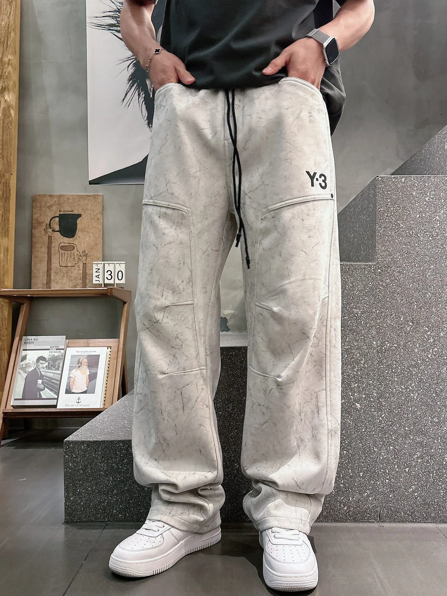 Y 3 🆕2026 Autumn and Winter New Arrival trousers and casual pants🎁 are on sale simultaneously on the official website. Brand Classic LOGO casual pants, customized fabrics, excellent comfort and strong touch. Highly recognisable, perfect appearance and craftsmanship. Size:M-3XL