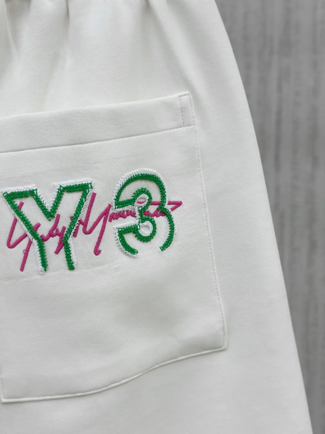 Y 3 2026 Summer New Arrival men's casual shorts, advanced custom fabrics, Breathable comfort, impeccable details, top accessories, original logo design concept, delicate and soft feel! The upper body fit is awesome! Size: M-XXXL Please state your height and weight when ordering