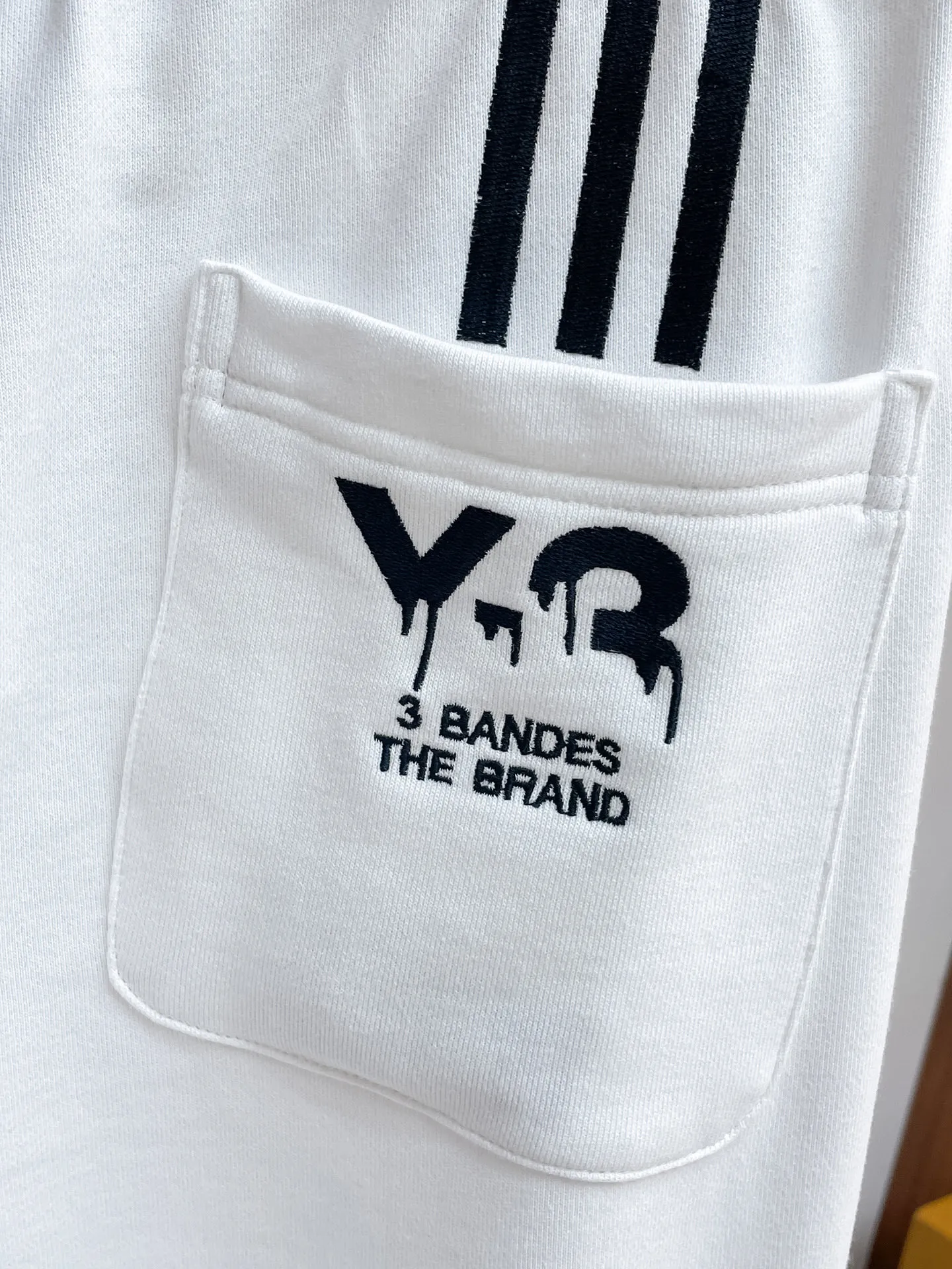 Y 3 [Higher version] The latest products for autumn and winter 2026, available at the counter simultaneously, original goods, fashionable casual trousers and casual pants, using imported original fabrics, top-grade embroidery 🪡 craft letter pattern logo, original hardware accessories decoration, simple yet fashionable, fashionable and handsome upper body, Sizes: M-3XL
