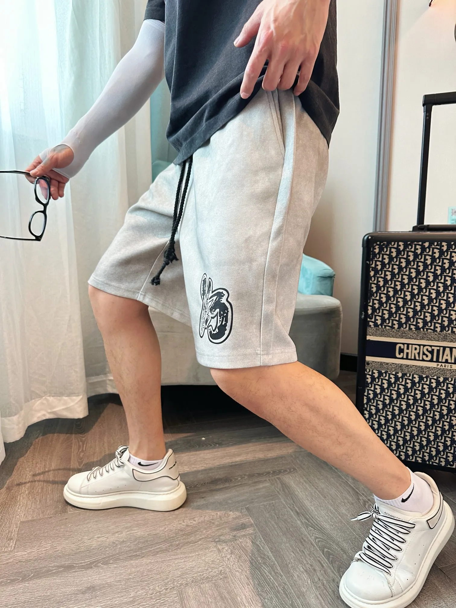 Y 3 Complete three standards 2026 summer New Arrival men's casual shorts, advanced custom-made Breathable fabric Breathable fabric with high elasticity and comfort, impeccable details, top-grade accessories, original logo design concept, delicate and soft feel! The upper body fit is awesome! Size: M-XXXL Please state your height and weight when ordering