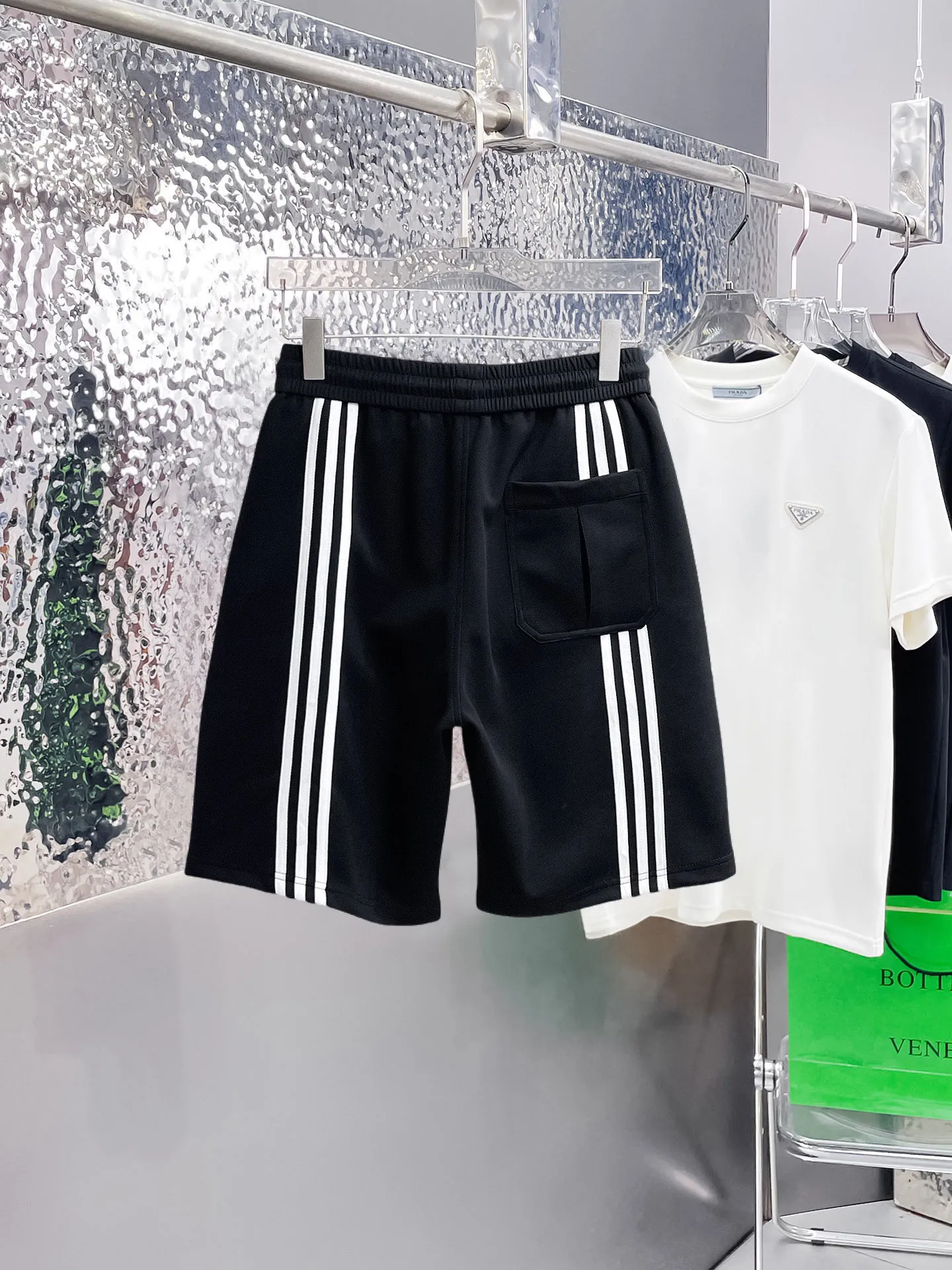 Y 3 Complete three standards 2026 summer New Arrival men's casual shorts, advanced custom-made Breathable fabric Breathable fabric with high elasticity and comfort, impeccable details, top-grade accessories, original logo design concept, delicate and soft feel! The upper body fit is awesome! Size: M-XXXL Please state your height and weight when ordering