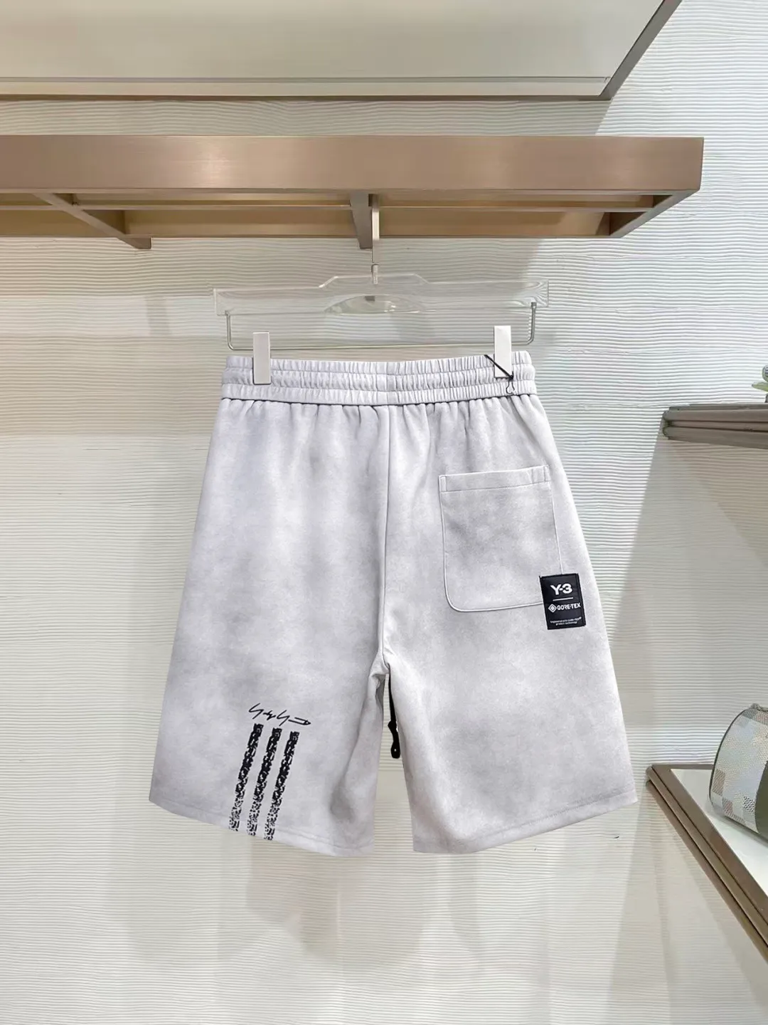 Y 3 Complete three standards 2026 summer New Arrival men's casual shorts, advanced custom-made Breathable fabric Breathable fabric with high elasticity and comfort, impeccable details, top-grade accessories, original logo design concept, delicate and soft feel! The upper body fit is awesome! Size: M-XXXL Please state your height and weight when ordering