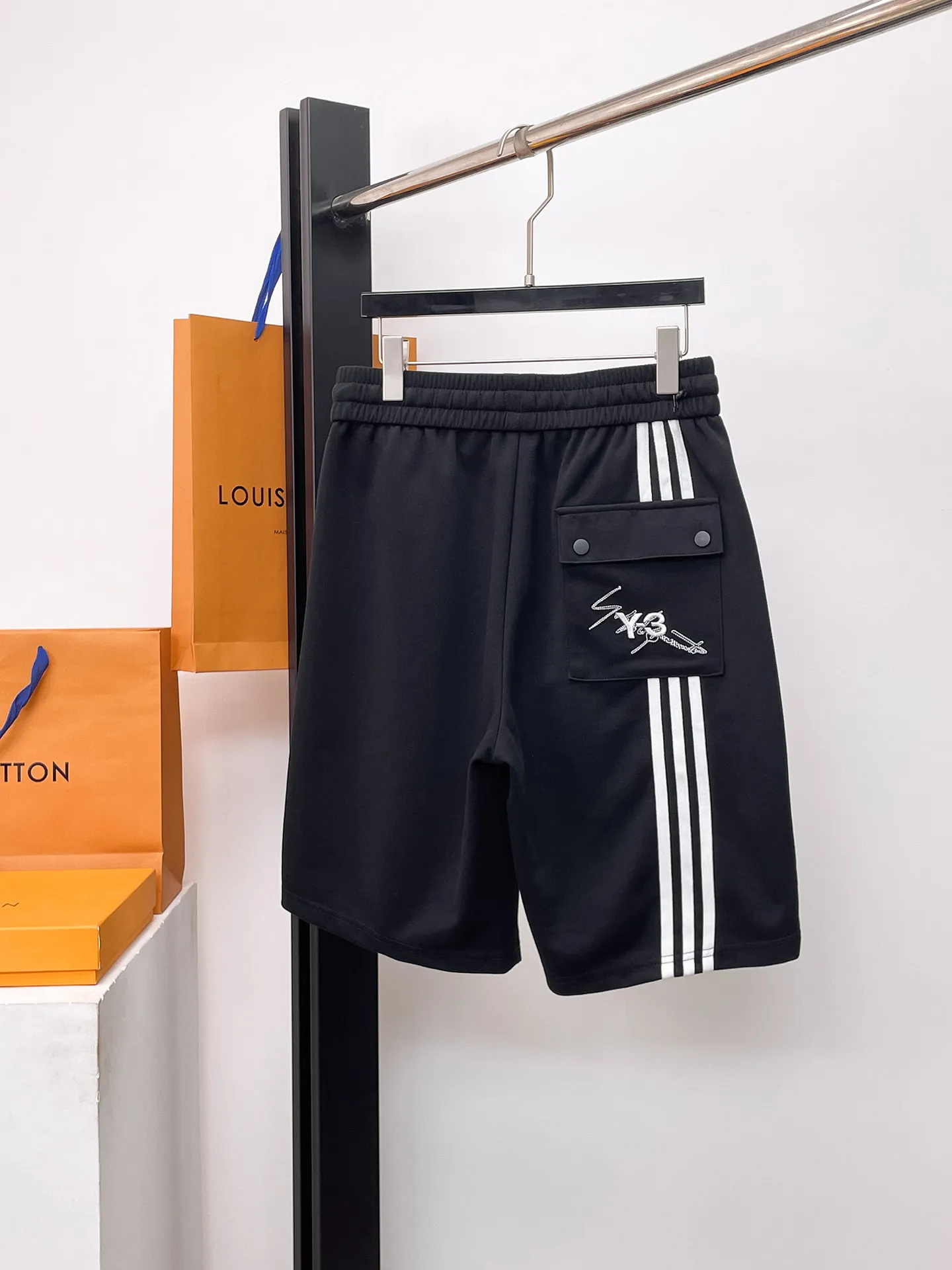 Y 3 Complete three standards 2026 summer New Arrival men's casual shorts, advanced custom-made Breathable fabric Breathable fabric with high elasticity and comfort, impeccable details, top-grade accessories, original logo design concept, delicate and soft feel! The upper body fit is awesome! Size: M-XXXL Please state your height and weight when ordering