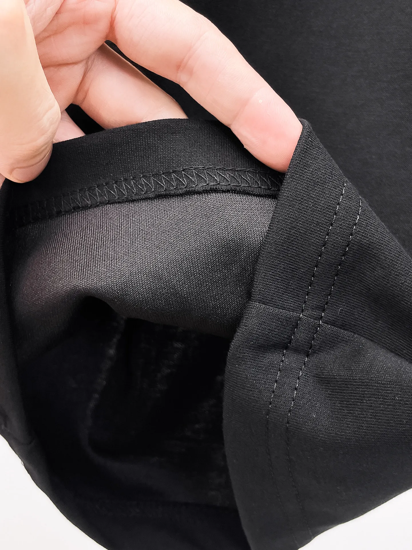 Y 3 Complete three standards 2026 summer New Arrival men's casual shorts, advanced custom-made Breathable fabric Breathable fabric with high elasticity and comfort, impeccable details, top-grade accessories, original logo design concept, delicate and soft feel! The upper body fit is awesome! Size: M-XXXL Please state your height and weight when ordering