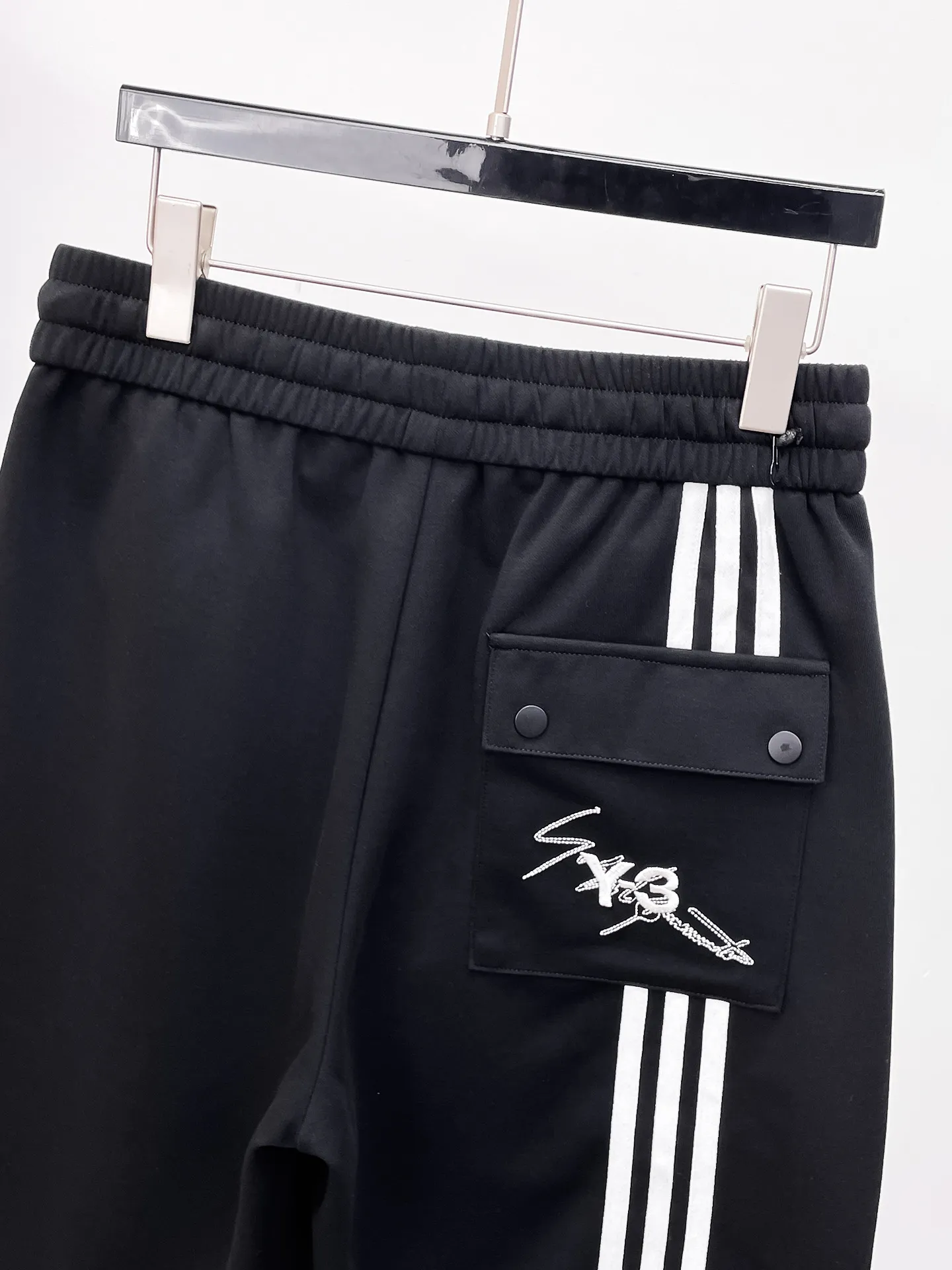 Y 3 Complete three standards 2026 summer New Arrival men's casual shorts, advanced custom-made Breathable fabric Breathable fabric with high elasticity and comfort, impeccable details, top-grade accessories, original logo design concept, delicate and soft feel! The upper body fit is awesome! Size: M-XXXL Please state your height and weight when ordering