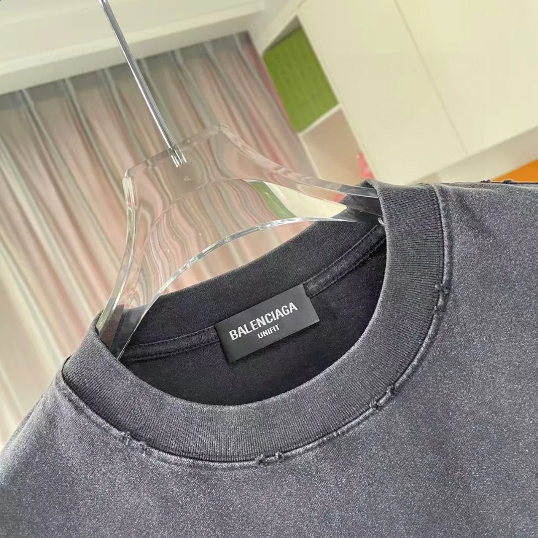 Y-3 2025 Summer New Arrival Washed gradient old and worn Personalized letter logo printing Short-sleeved T-shirt Customized fabric g Men and women Same Style Size: S M L XL XXL Five sizes Color: Black Gray Gradient black Gradient red