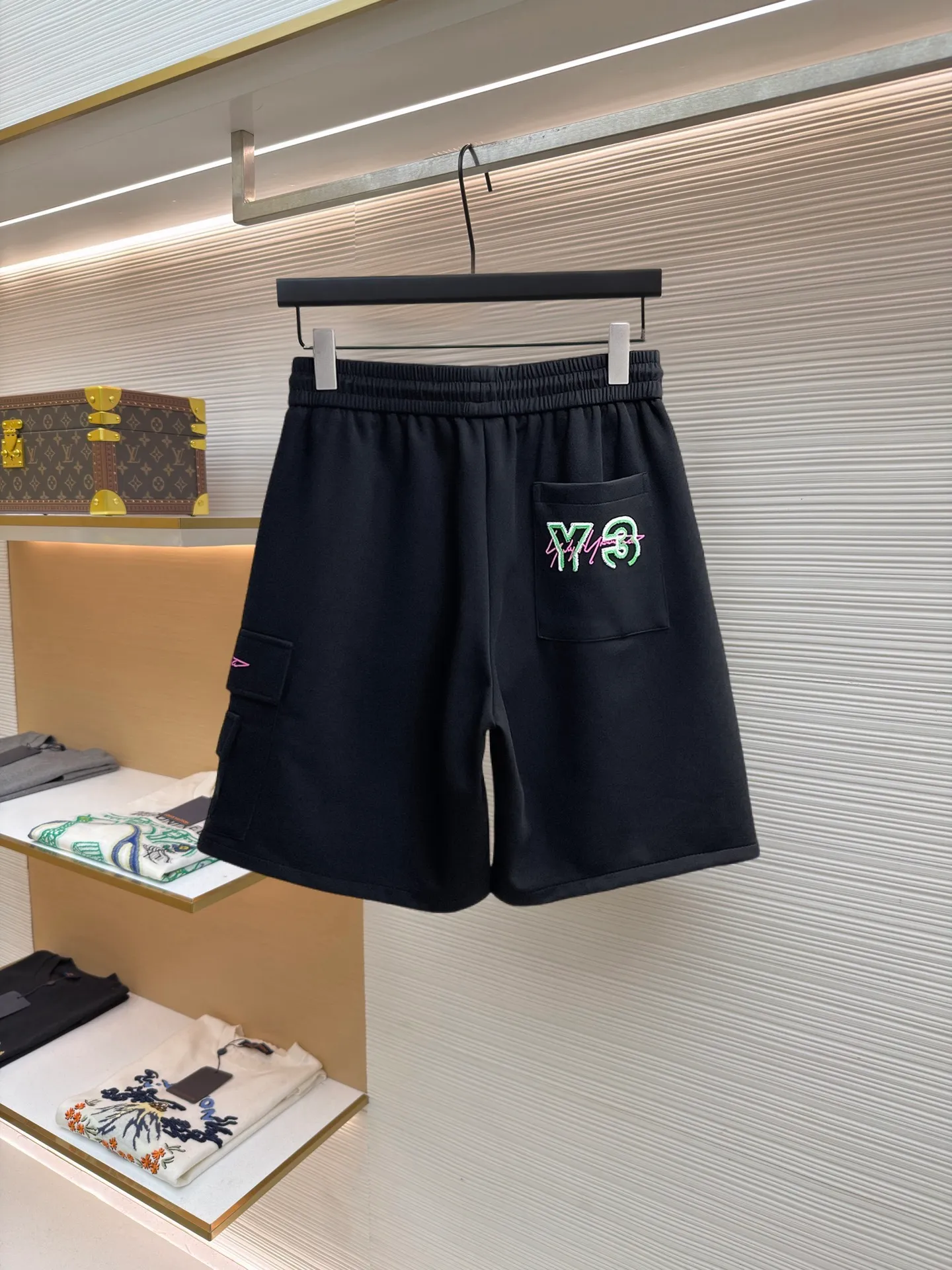Y 3 Complete three standards 2026 summer New Arrival men's casual shorts, advanced custom-made Breathable fabric Breathable fabric with high elasticity and comfort, impeccable details, top-grade accessories, original logo design concept, delicate and soft feel! The upper body fit is awesome! Size: M-XXXL Please state your height and weight when ordering