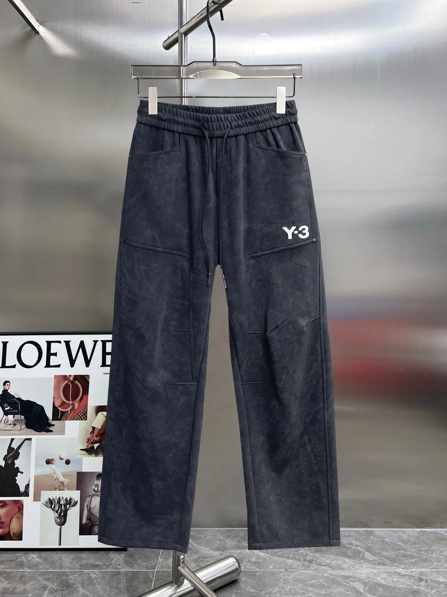 Y 3 🆕2026 Autumn and Winter New Arrival trousers and casual pants🎁 are on sale simultaneously on the official website. Brand Classic LOGO casual pants, customized fabrics, excellent comfort and strong touch. Highly recognisable, perfect appearance and craftsmanship. Size:M-3XL