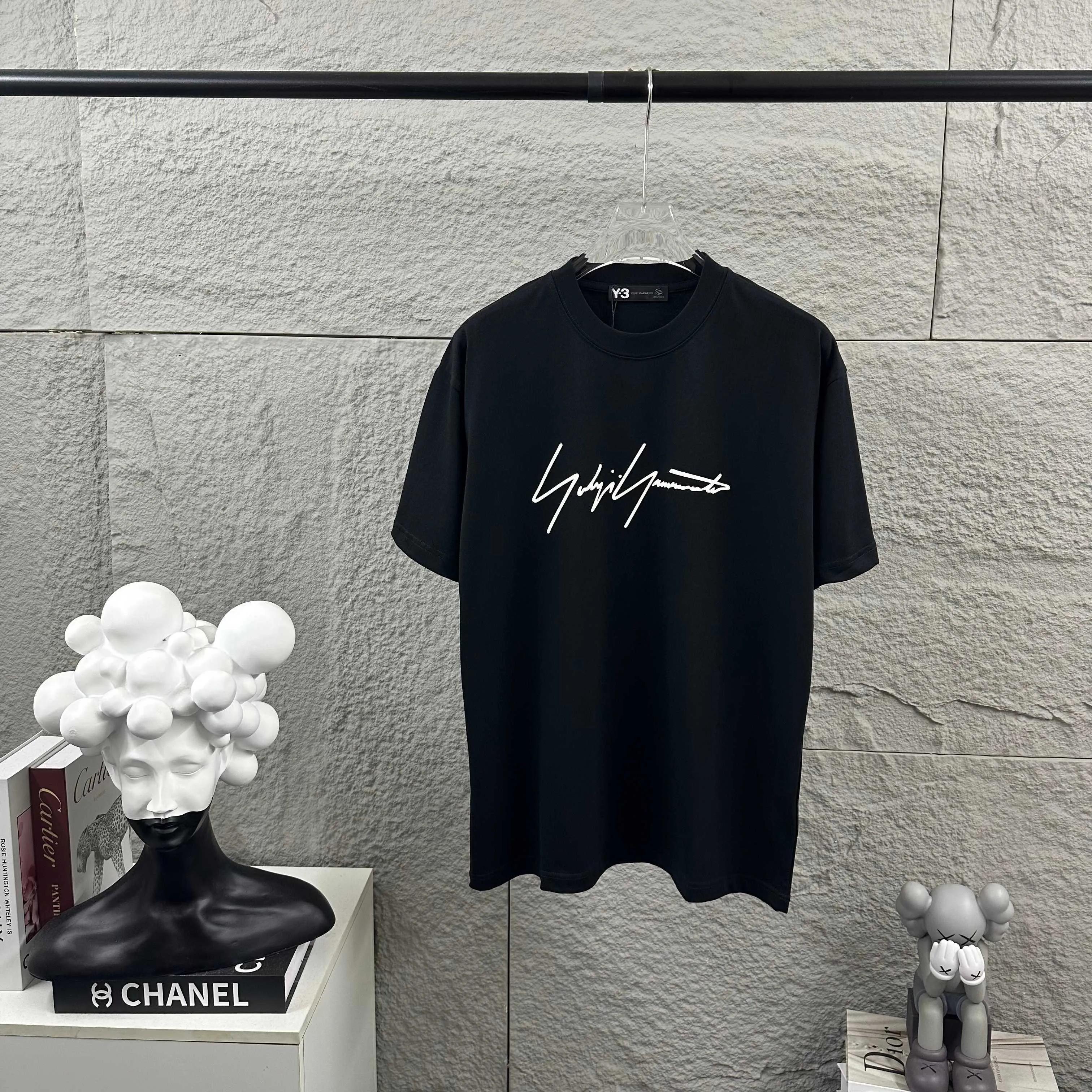 Y 3*Yamamoto*Yoji 2026 Spring and Summer New Arrival Simple signature letters three-dimensional foaming technology Y-3 Customized double yarn plain cotton fabric Short-sleeved T-shirt Men and women Same Style Color: Black White Angora Red Flower Gray Size: S (90-130 pounds) M (120-150 pounds) L (140-165 pounds) XL (160-180 pounds) XXL (180 pounds)