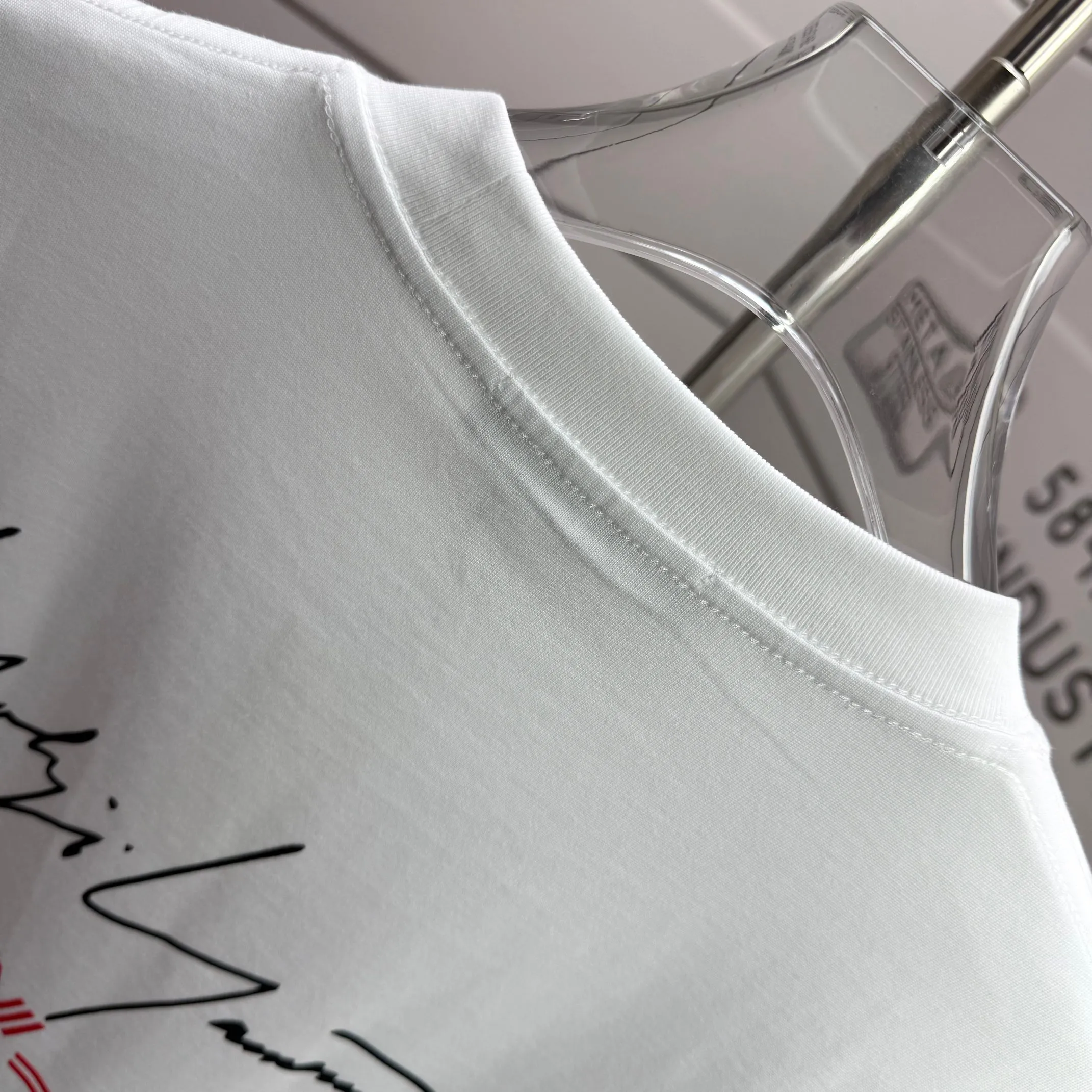 # 95 Y 3*Yamamoto*Yoji 2026 Spring and Summer New Arrival Simple signature letters three-dimensional flocking technology Y-3 Customized double yarn plain cotton fabric Short-sleeved T-shirt Men and women Same Style Color: Black White Size: S (90-130 pounds) M (120-150 pounds) L (140-165 pounds) XL (160-180 pounds) XXL (180 kilograms)