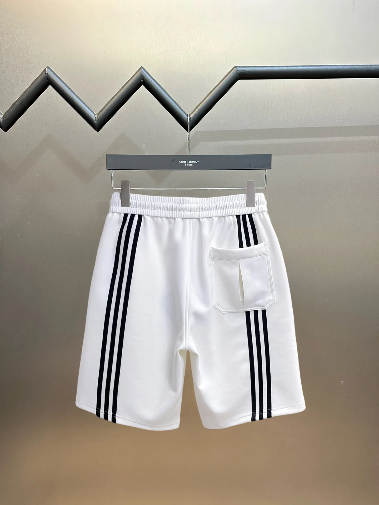 Y 3 Complete three standards 2026 summer New Arrival men's casual shorts, advanced custom-made Breathable fabric Breathable fabric with high elasticity and comfort, impeccable details, top-grade accessories, original logo design concept, delicate and soft feel! The upper body fit is awesome! Size: M-XXXL Please state your height and weight when ordering