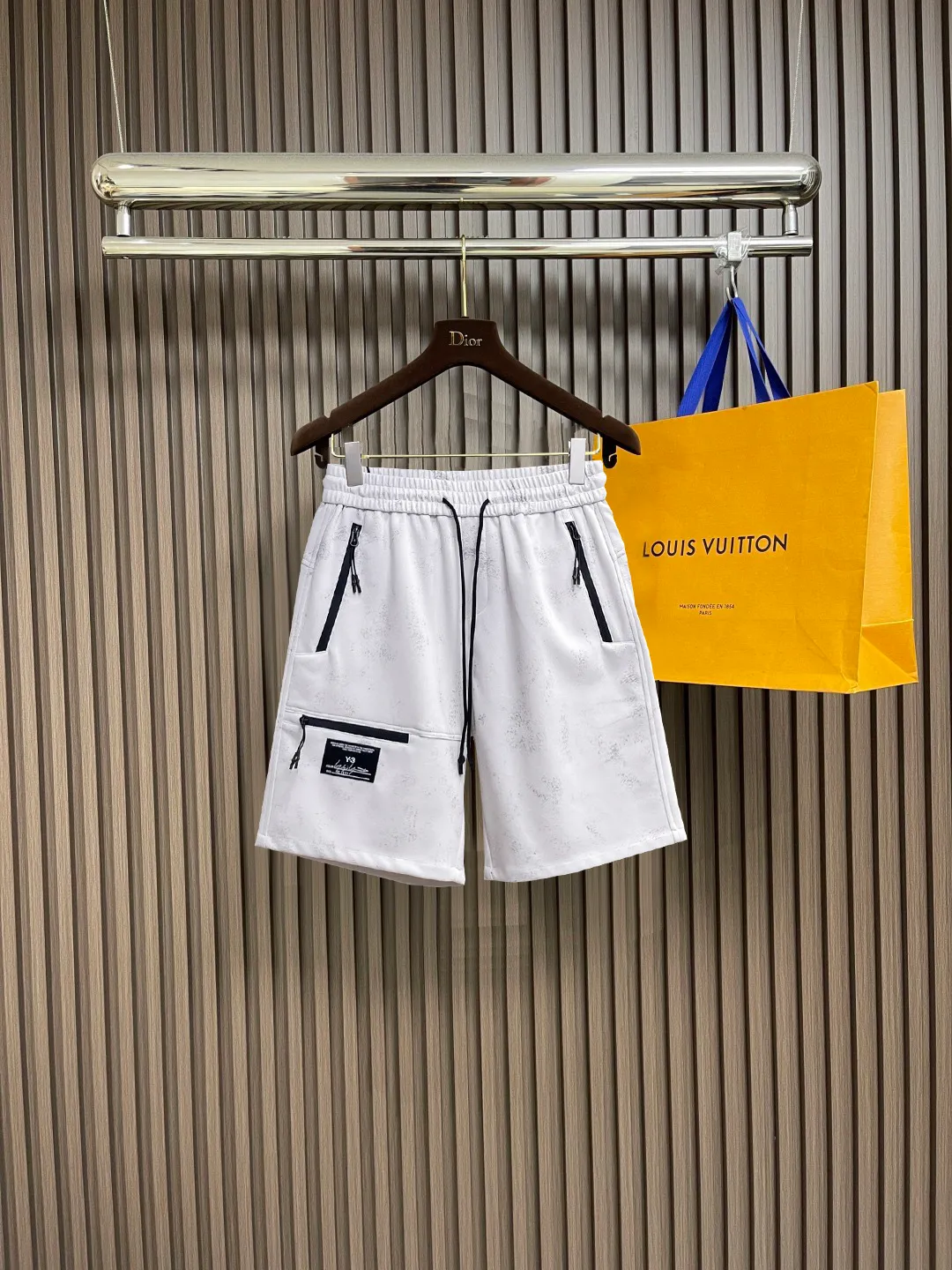 Y 3 Complete three standards 2025 summer New Arrival men's casual shorts, advanced custom-made Breathable fabric Breathable fabric with high stretch and comfort, impeccable details, top-grade accessories, original logo design concept, delicate and soft feel! The upper body fit is awesome! Size: M-XXXL Please state your height and weight when ordering