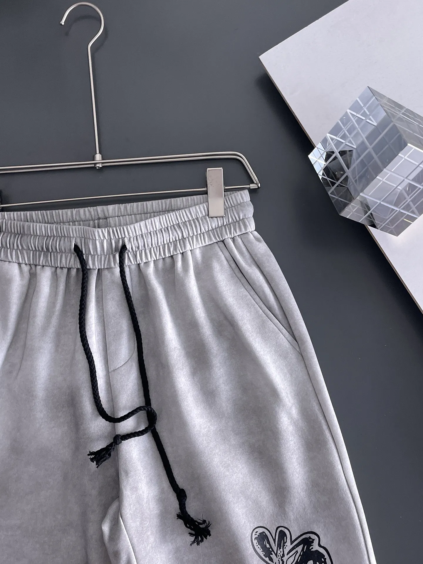 Y 3 Complete three standards 2025 summer New Arrival men's casual shorts, advanced custom-made Breathable fabric Breathable fabric with high stretch and comfort, impeccable details, top-grade accessories, original logo design concept, delicate and soft feel! The upper body fit is awesome! Size: M-XXXL Please state your height and weight when ordering