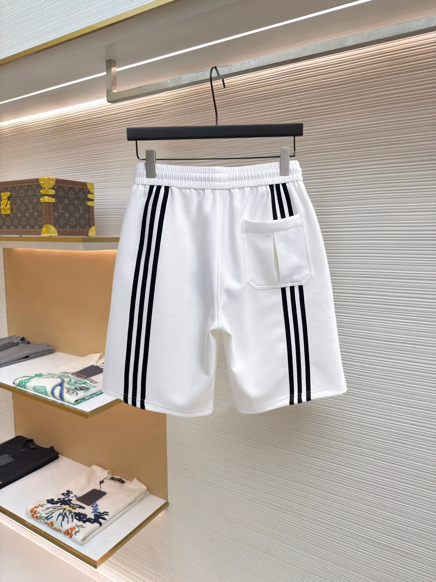 Y 3 Complete three standards 2026 summer New Arrival men's casual shorts, advanced custom-made Breathable fabric Breathable fabric with high elasticity and comfort, impeccable details, top-grade accessories, original logo design concept, delicate and soft feel! The upper body fit is awesome! Size: M-XXXL Please state your height and weight when ordering