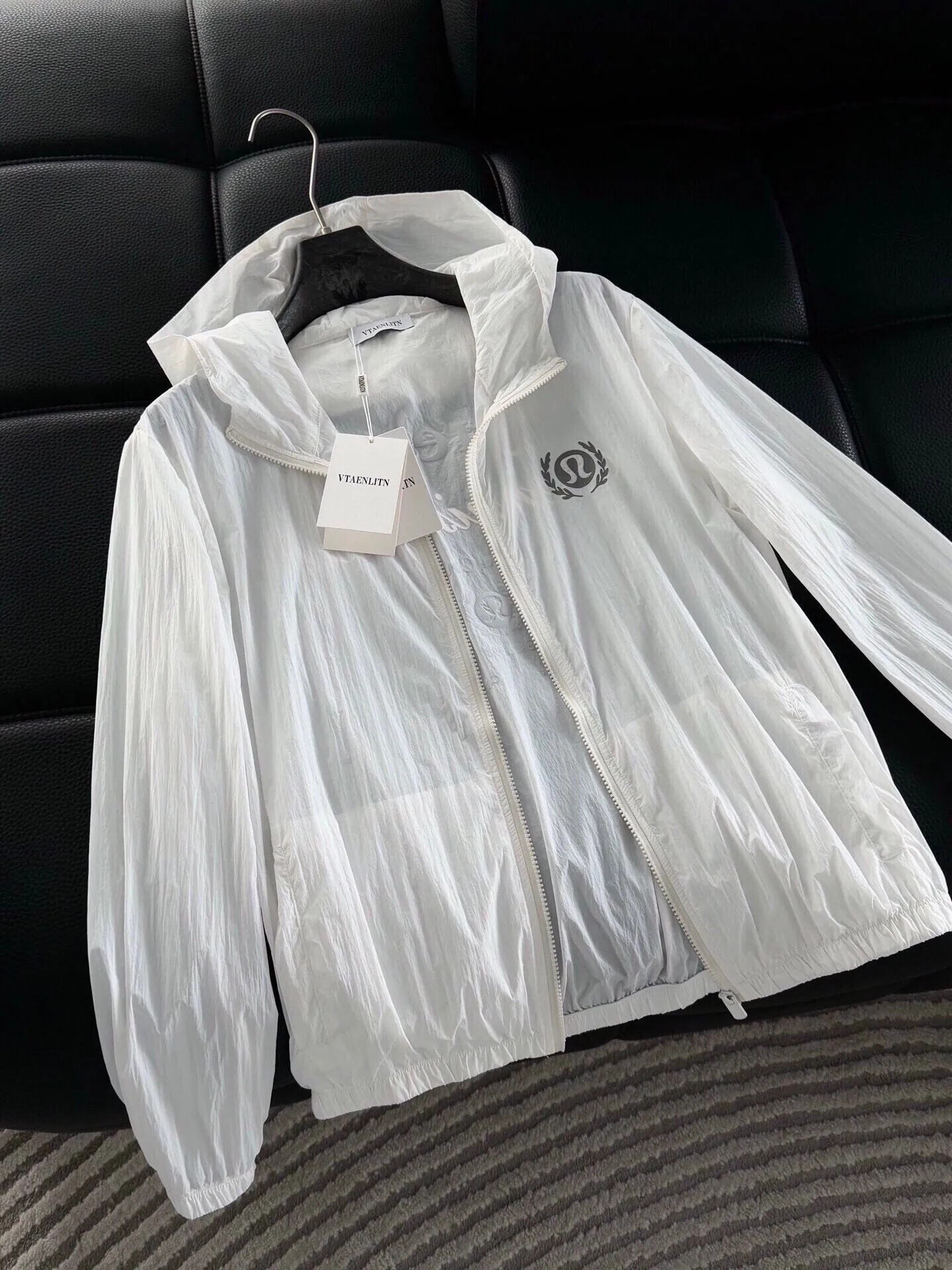 New Arrival ， ，Versatile ！ Breathable ， ， ， 。 ， ， ， ， 。Wear-Resistant ， 。 ， ， 。🐘 Sizes:M-3XL :Black White Sizes:8115