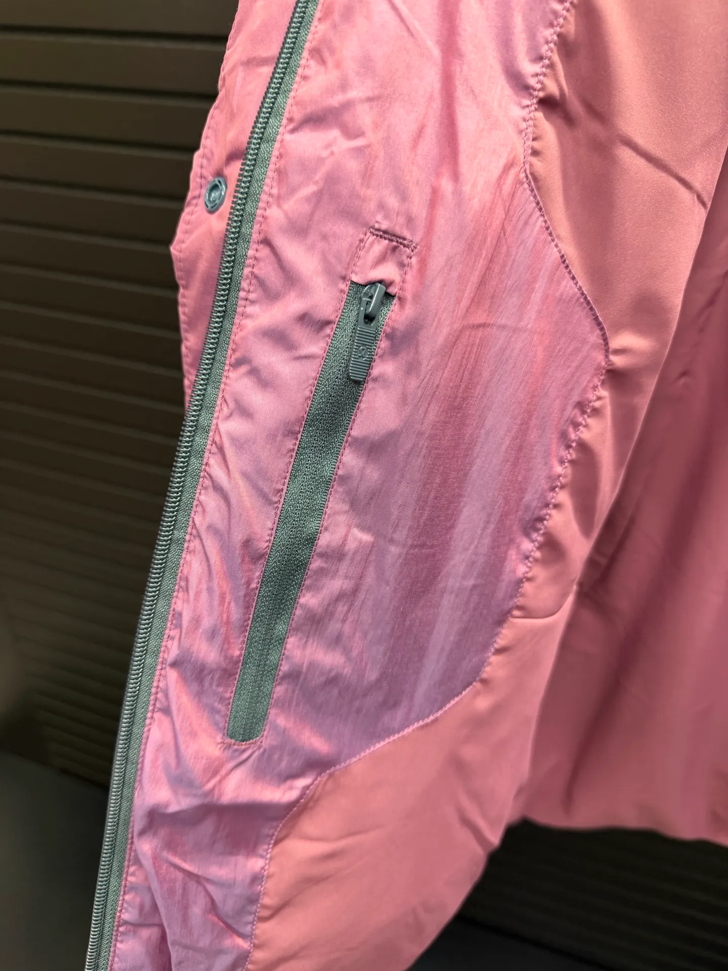 Lululemon LW 4BTOS #lululemon ： ； ， ， ， + ： Soft Matte TM ， ， ， 90% ， ， ， Logo ， ， ， ， ， Quality ， ， ， ， Versatile， ： Black Light Green Size：2 4 6 8 10