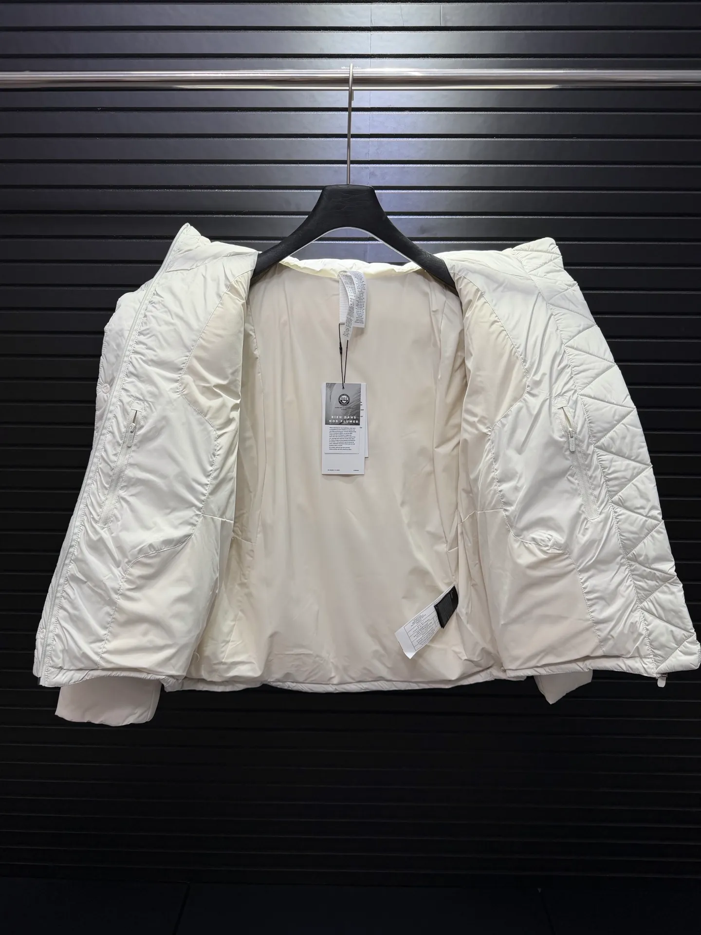 Lululemon LW 4BTOS #lululemon ： ； ， ， ， + ： Soft Matte TM ， ， ， 90% ， ， ， Logo ， ， ， ， ， Quality ， ， ， ， Versatile， ： Black Light Green Size：2 4 6 8 10