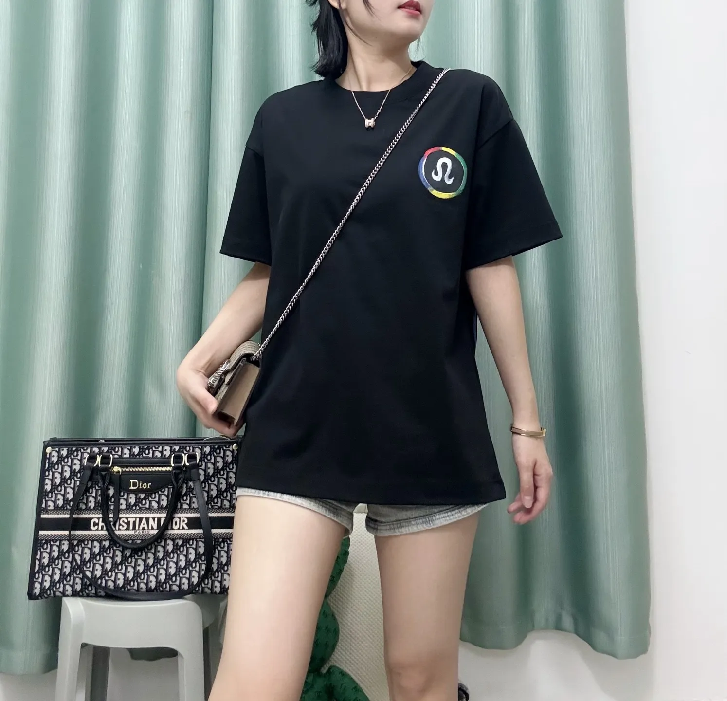 Black ， Same Style