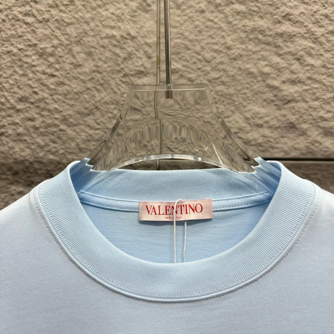 V* * 2025 New Arrival Classic + T Same Style Size： S （90-130 ） M （120-150 ） L （140-165 ） XL （160-180 ） XXL （180 ） ：White Light Blue Light Pink