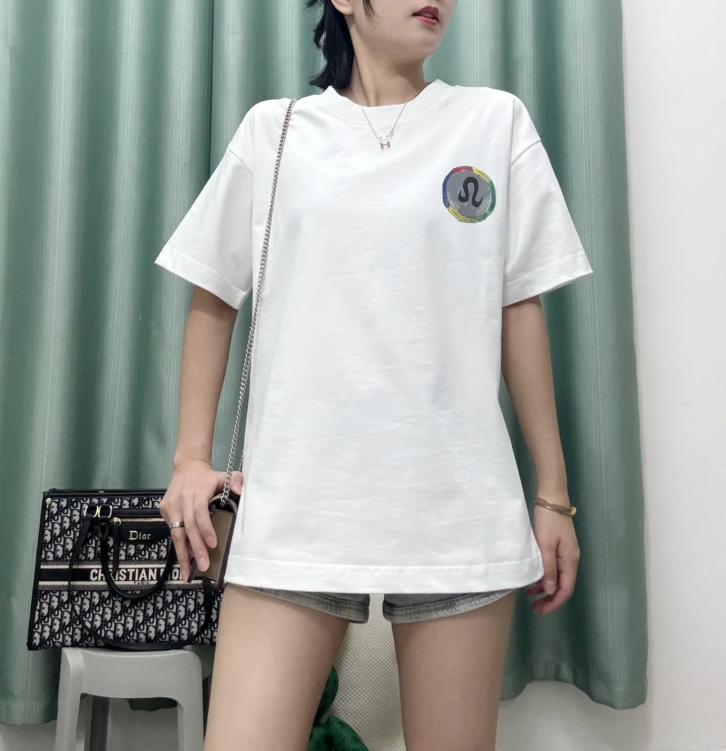 White ， Same Style