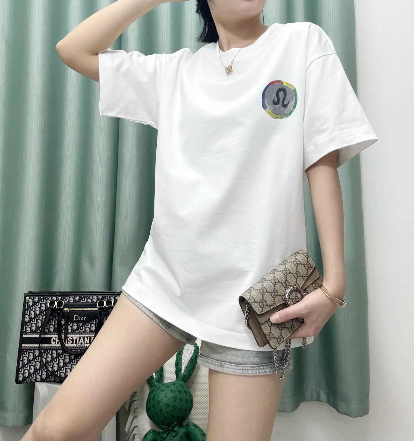 White ， Same Style