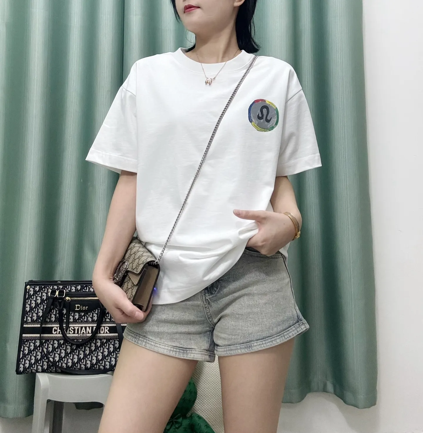 White ， Same Style
