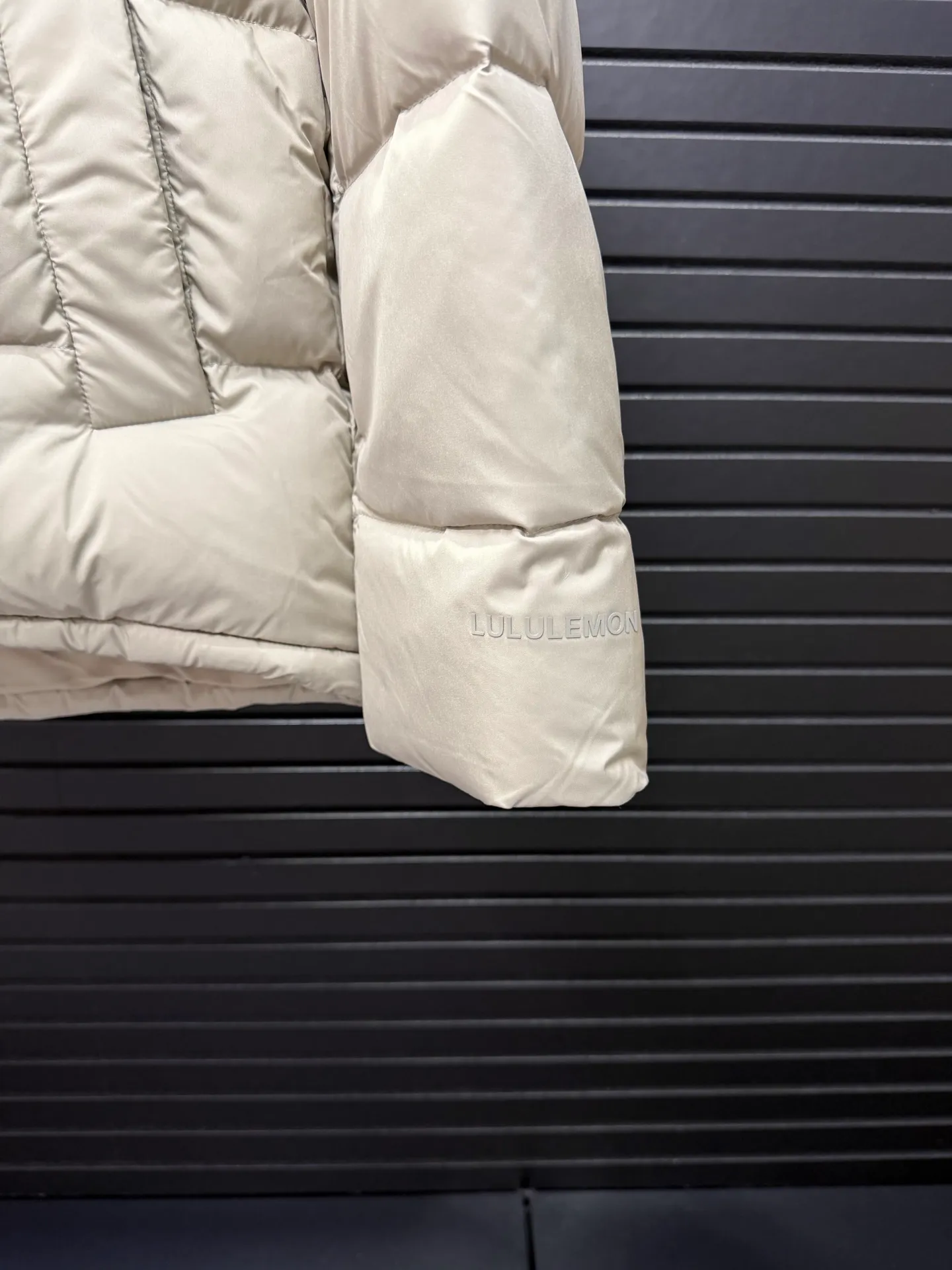 Lululemon LW 4BTOS #lululemon ： ； ， ， ， + ： Soft Matte TM ， ， ， 90% ， ， ， Logo ， ， ， ， ， Quality ， ， ， ， Versatile， ： Black Light Green Size：2 4 6 8 10