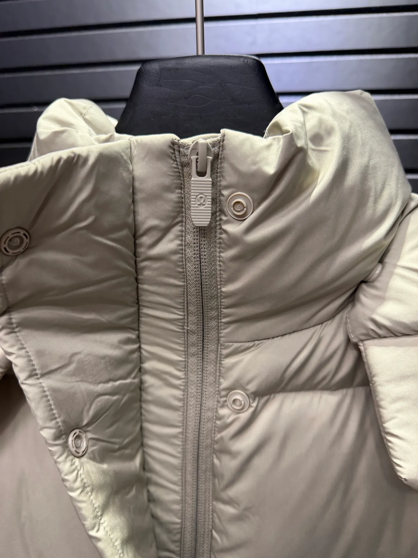 Lululemon LW 4BTOS #lululemon ： ； ， ， ， + ： Soft Matte TM ， ， ， 90% ， ， ， Logo ， ， ， ， ， Quality ， ， ， ， Versatile， ： Black Light Green Size：2 4 6 8 10