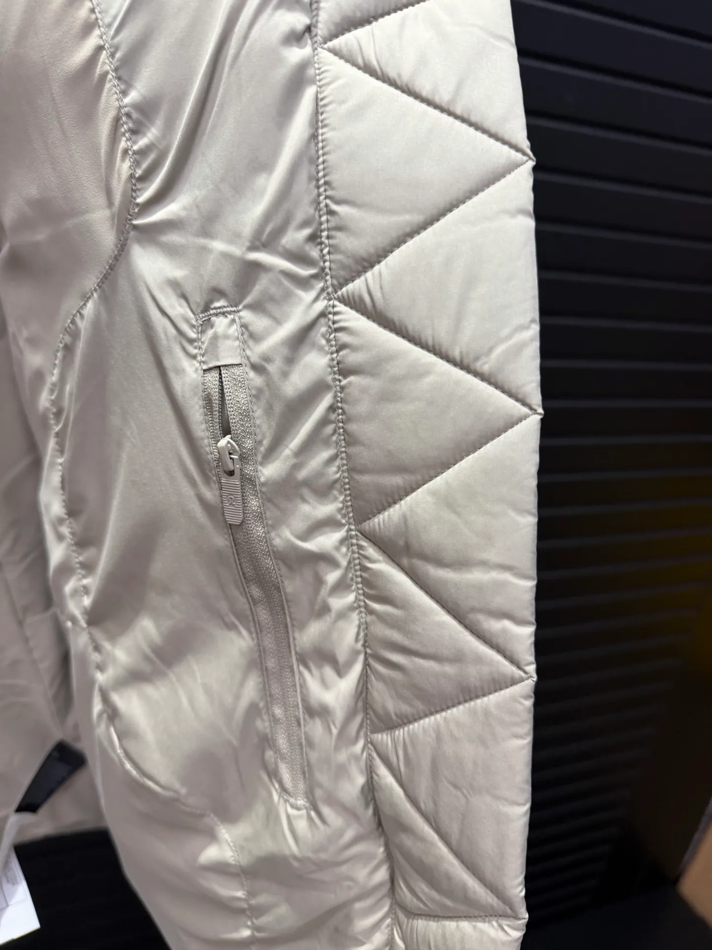 Lululemon LW 4BTOS #lululemon ： ； ， ， ， + ： Soft Matte TM ， ， ， 90% ， ， ， Logo ， ， ， ， ， Quality ， ， ， ， Versatile， ： Black Light Green Size：2 4 6 8 10