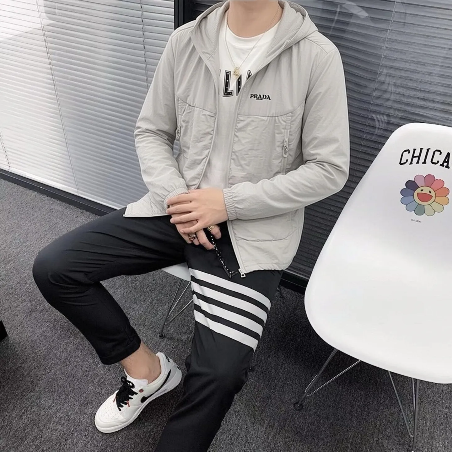 ✔