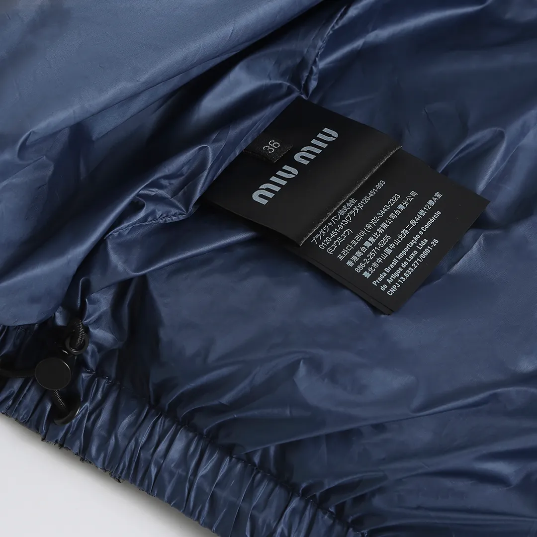 BP 585 Mium ： 100% ， 、 ， ， ， ， ， ， ， ， 。 ， 、 ， 、 、 。 ： 90 ， 190g, ， ， ， 。 ： ， ， 。 ， ， ， ， ， ， 。 ： ， ， 。 ， ， 。 ， 。 ： Size:S M L ：26024