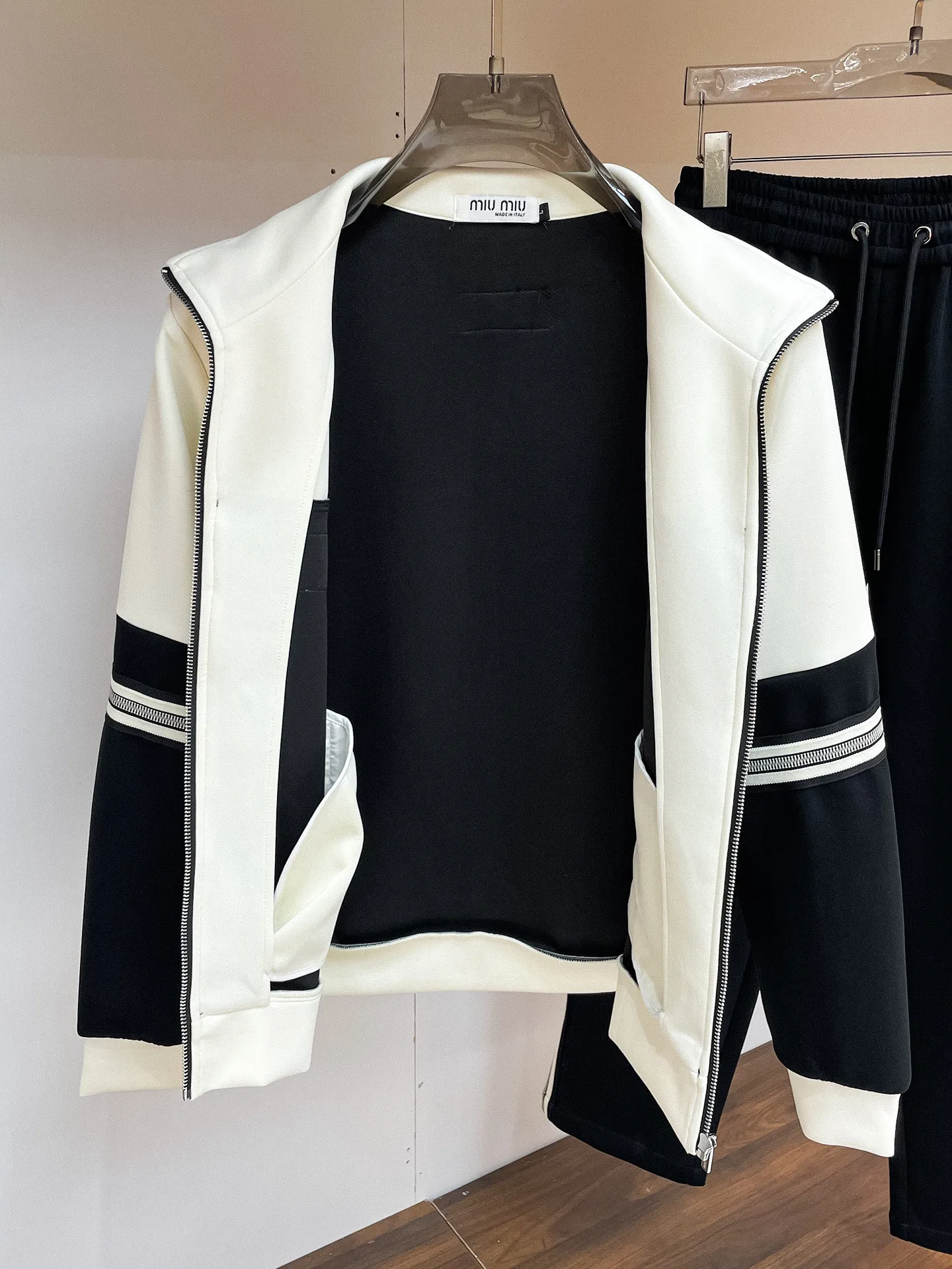 miumiu 2026New Arrival Same Style ，Breathable ！ ！ ， ！ Premium ！ Wear-Resistant， Sizes M-3XL