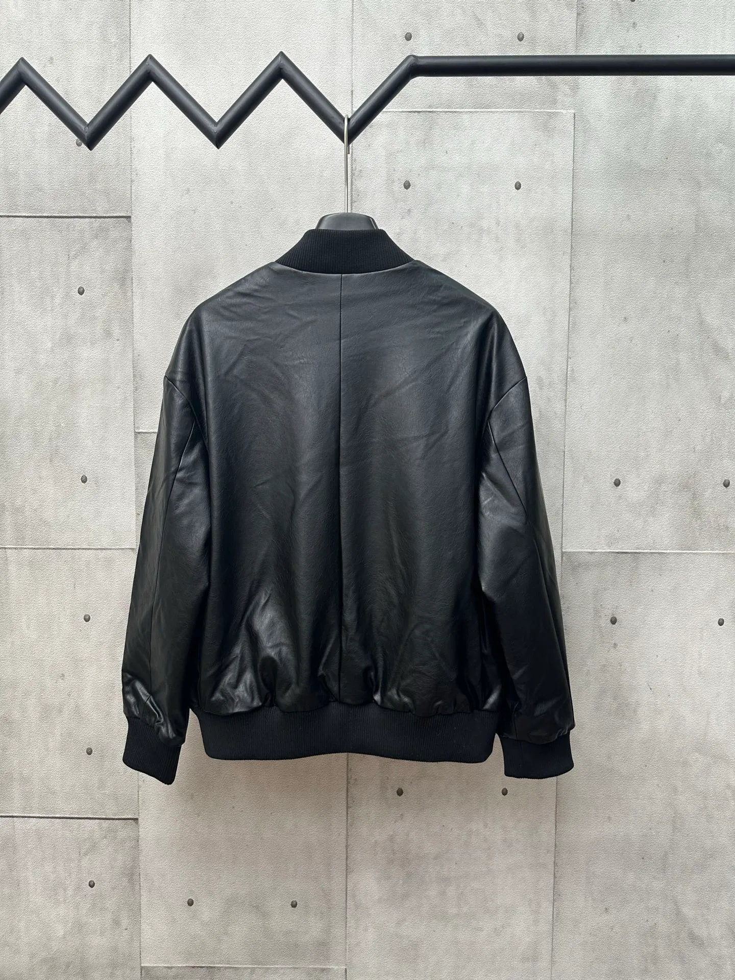 25SS MIUMIU Quality ： Cowhide Leather Cowhide Leather ， ， 。 。 。 Classic ： ， ， 。 ， 、 。 ： ， ， 。 ：MIUMIU ， ， 。 ： ， 。 ： . Size: 46 48 50 52
