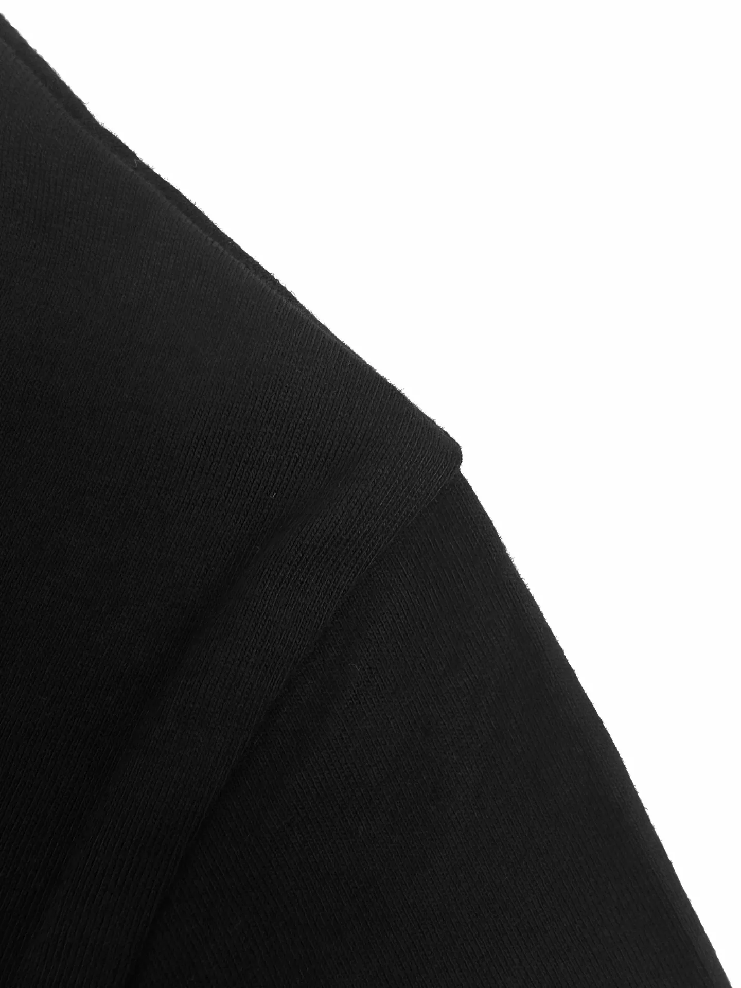 Miu Miu ， ， 。Classic Black White ，Black ， 。 Miu Miu ， ， ； Retro ， ； ， 。 ， 。 1. ， Miu Miu ， 。 2. ， ， 、 、 ， 。 ： 1:1 MM ： Size： XS S M ： FF 704
