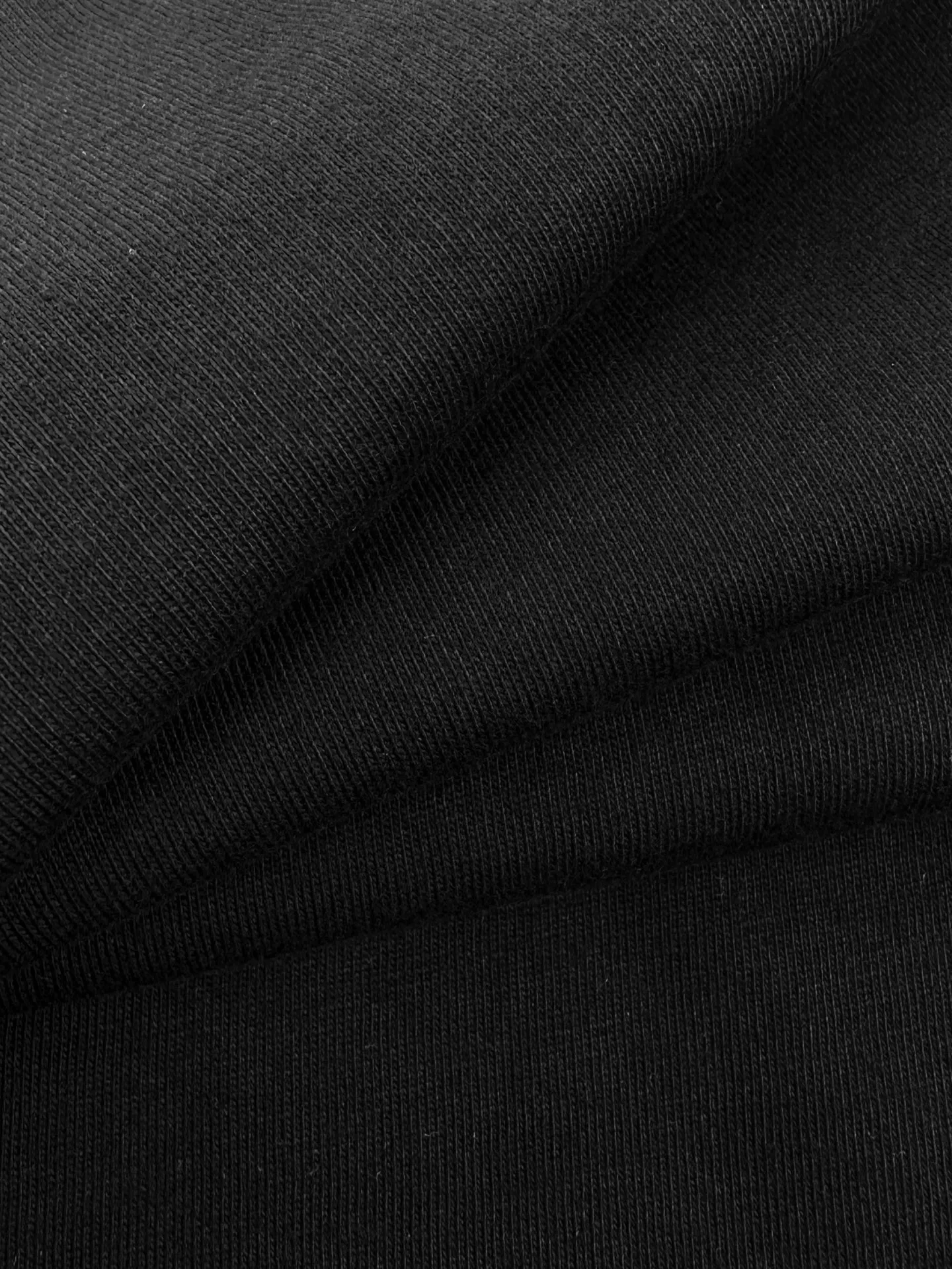 Miu Miu ， ， 。Classic Black White ，Black ， 。 Miu Miu ， ， ； Retro ， ； ， 。 ， 。 1. ， Miu Miu ， 。 2. ， ， 、 、 ， 。 ： 1:1 MM ： Size： XS S M ： FF 704