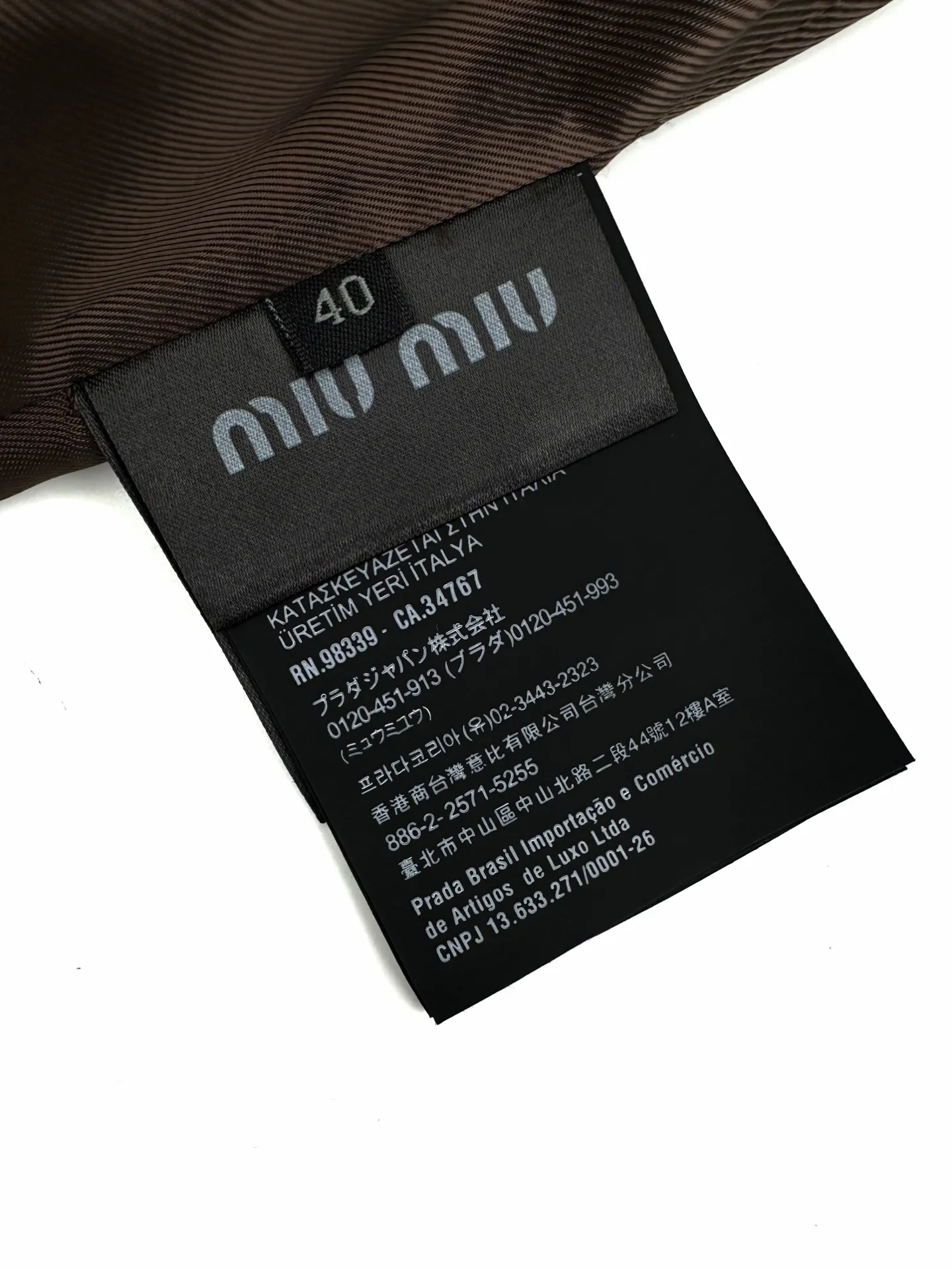 Miu Mi ， ， 。 ， ， ， Retro 。 Miu Miu ， 。 Classic Vichy ， ，Navy Blue ， 。 ， ， 。 ， Retro 。 1. “Miu Miu ” 、 。 2. ， ， 。 3. 、 ， 。 ： 1:1 Miu Miu 1:1 Miu Miu 1:1 Miu Miu ： Size： 38 40 42 ： FF 800