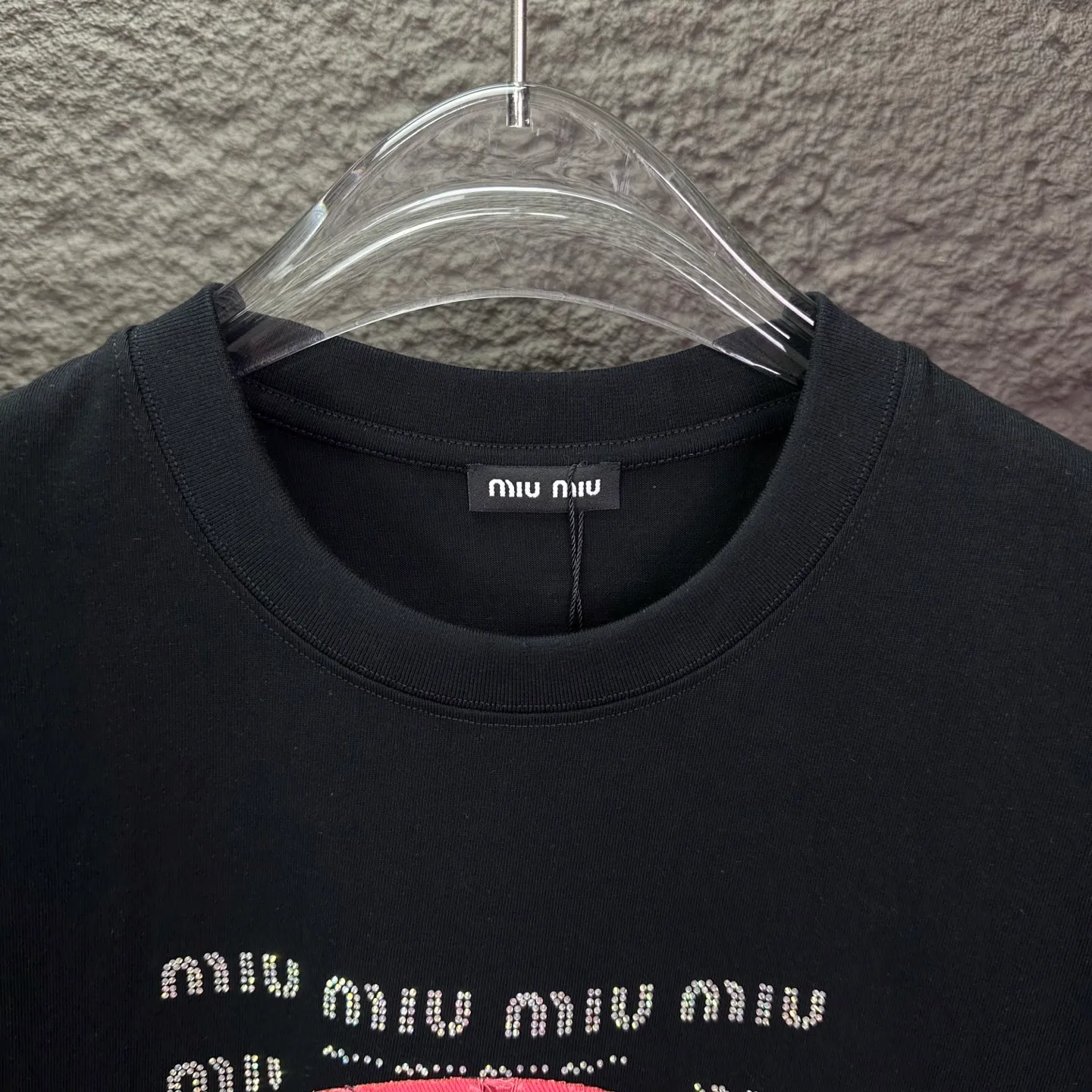 MIU MIU 2026New Arrival logo T 🔥 🔥 🔥 Same Style Quality😘😘 300 Versatile T 👍 ：Black、Pink、White Size：S-XL