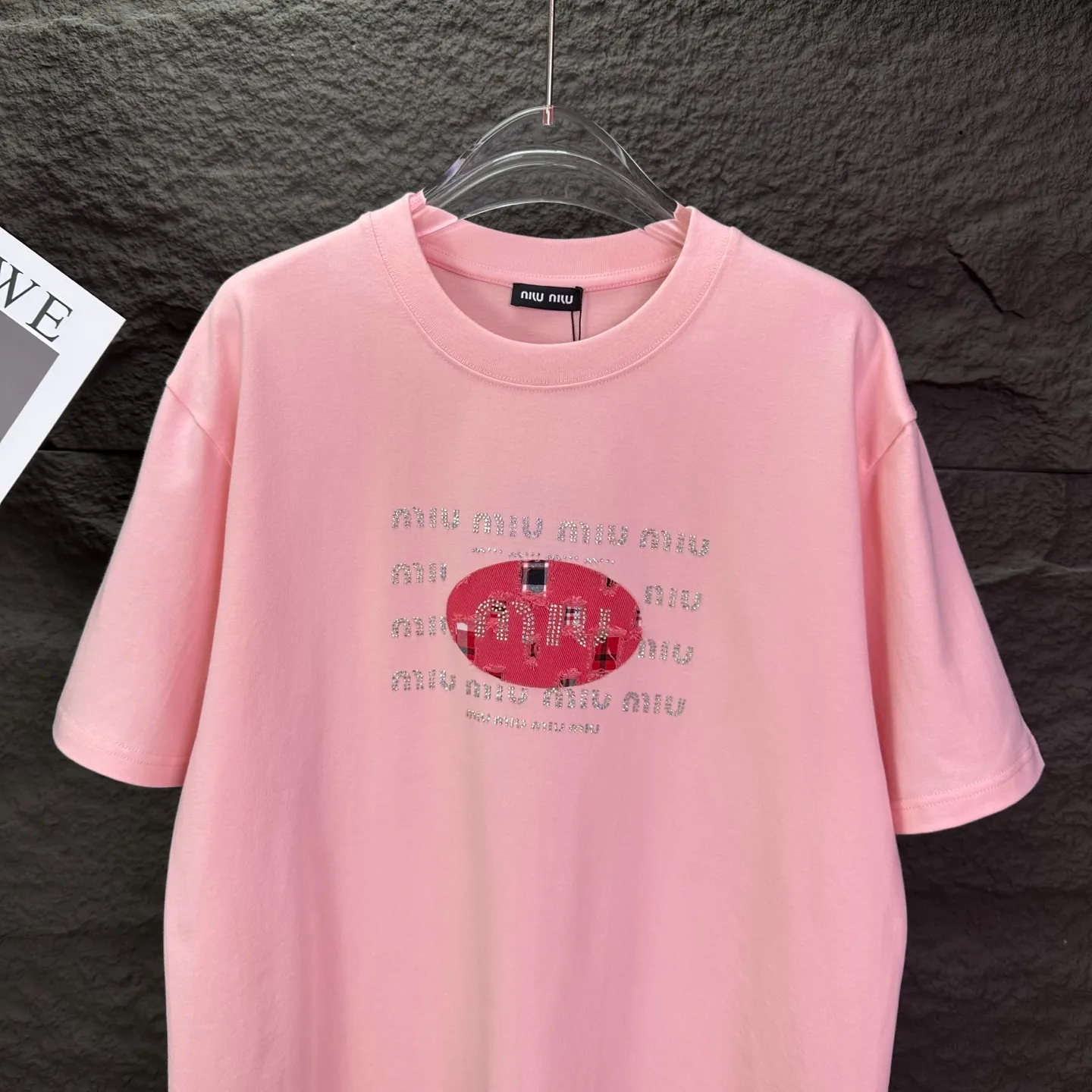 MIU MIU 2026New Arrival logo T 🔥 🔥 🔥 Same Style Quality😘😘 300 Versatile T 👍 ：Black、Pink、White Size：S-XL