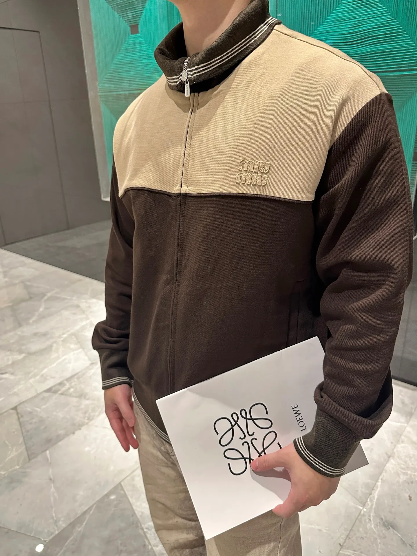 「 」
